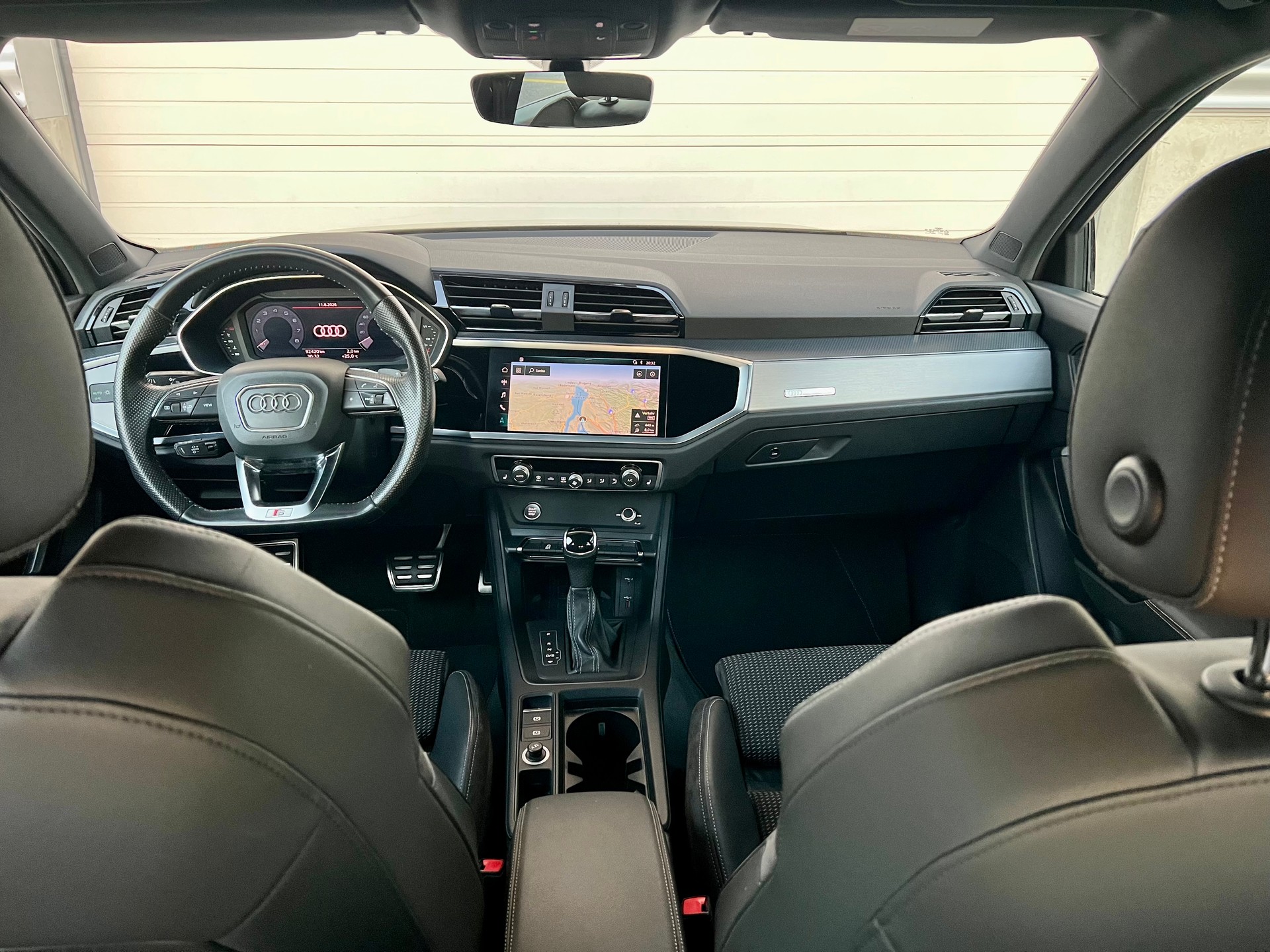 AUDI Q3 35 TFSI S line S-tronic-image-8