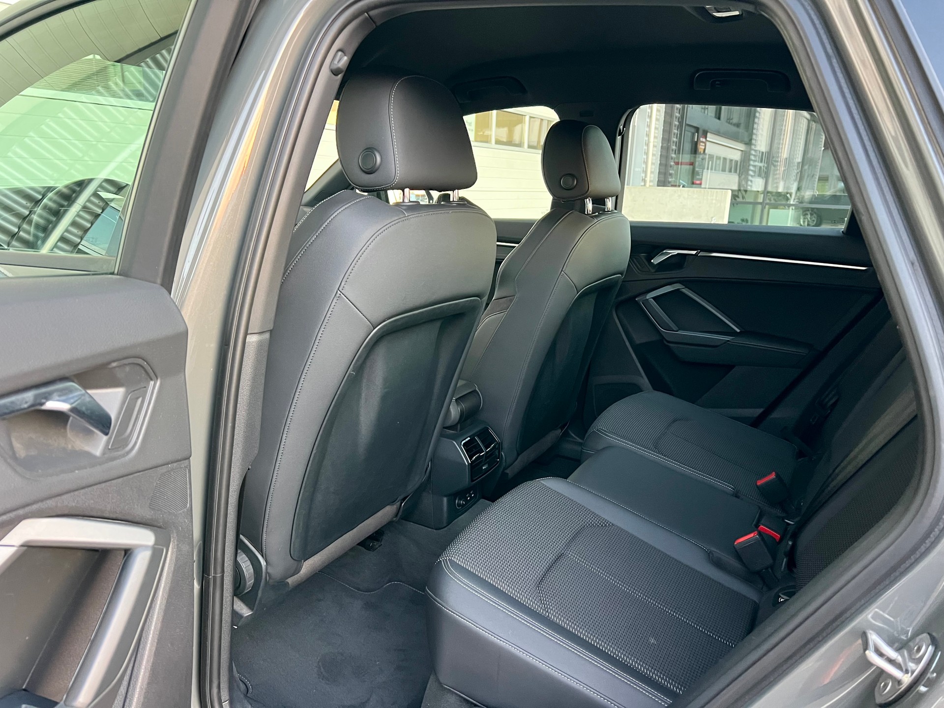 AUDI Q3 35 TFSI S line S-tronic-image-12