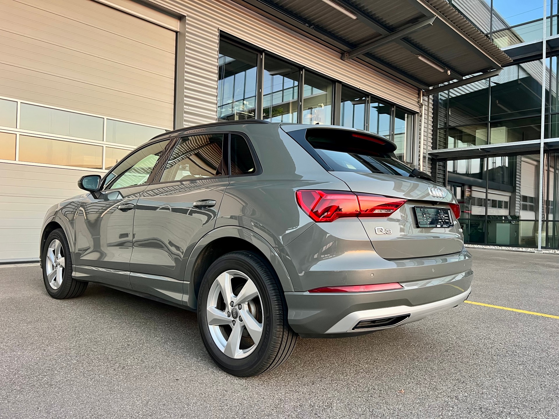 AUDI Q3 35 TFSI S line S-tronic-image-6