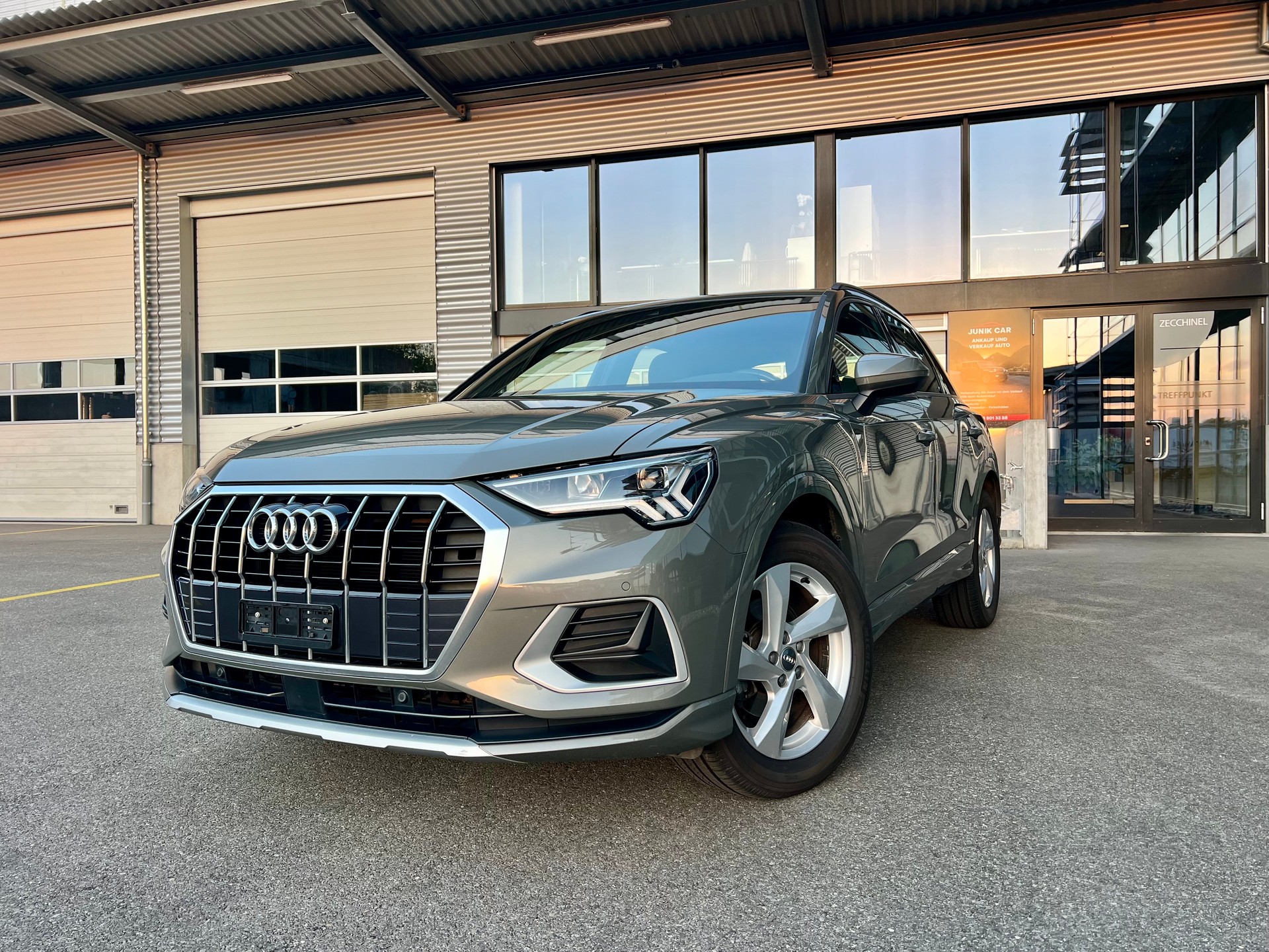 AUDI Q3 35 TFSI S line S-tronic-image-0