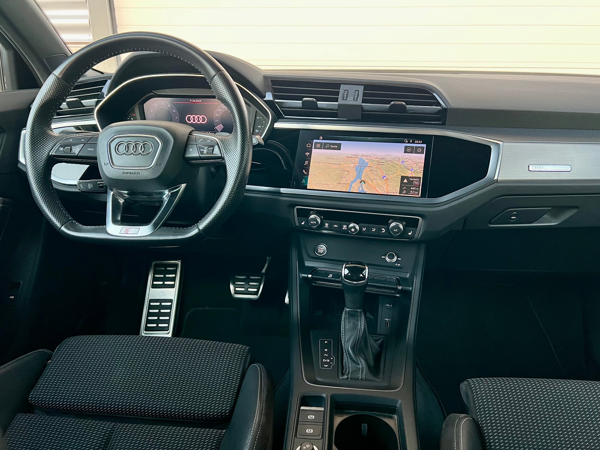 AUDI Q3 35 TFSI S line S-tronic-image-9