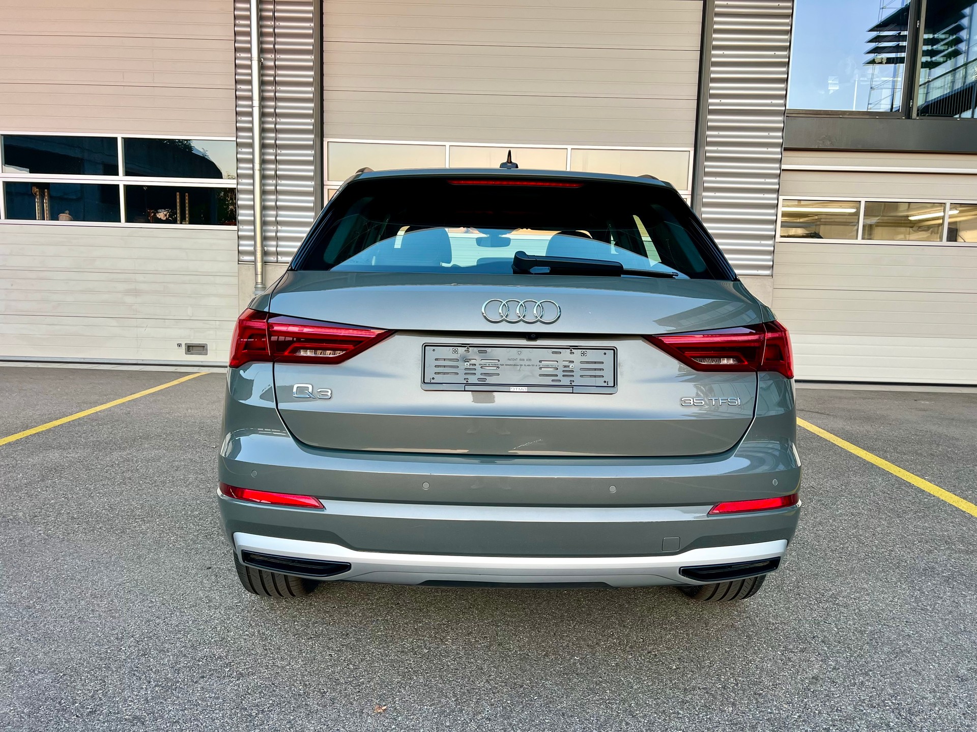 AUDI Q3 35 TFSI S line S-tronic-image-4