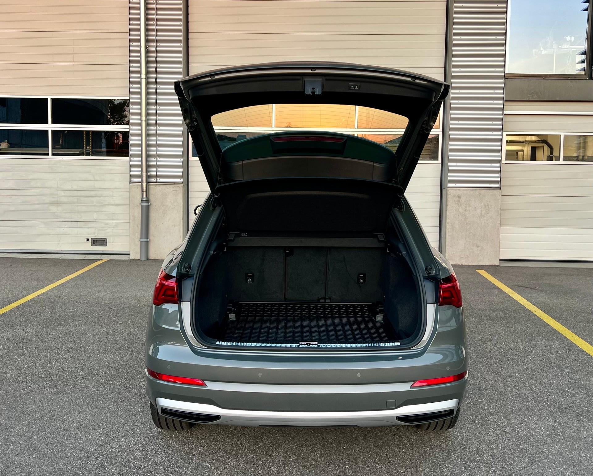 AUDI Q3 35 TFSI S line S-tronic-image-7