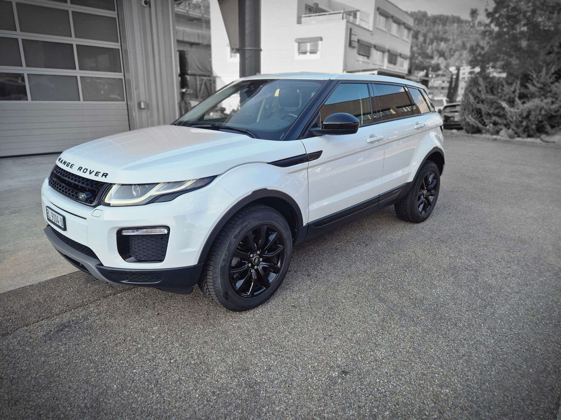 LAND ROVER Range Rover Evoque 2.0 TD4 HSE Dynamic AT9-image-1