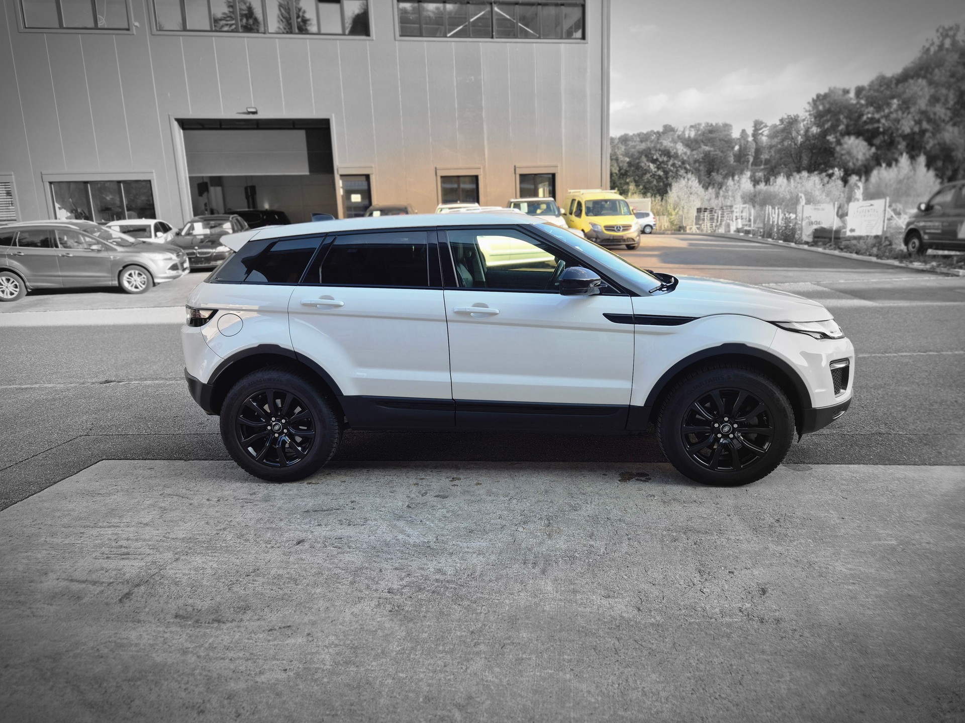 LAND ROVER Range Rover Evoque 2.0 TD4 HSE Dynamic AT9-image-3