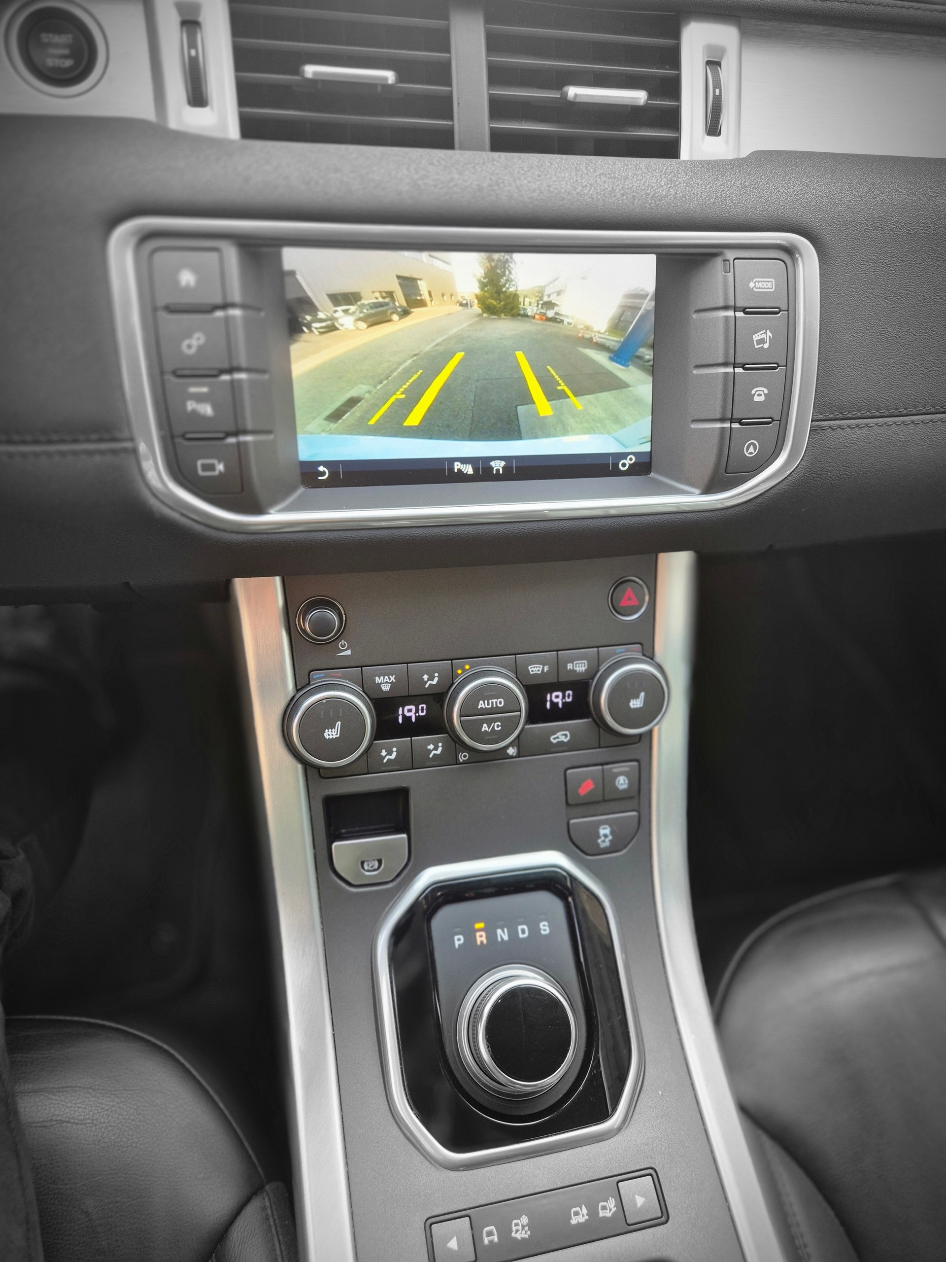 LAND ROVER Range Rover Evoque 2.0 TD4 HSE Dynamic AT9-image-12
