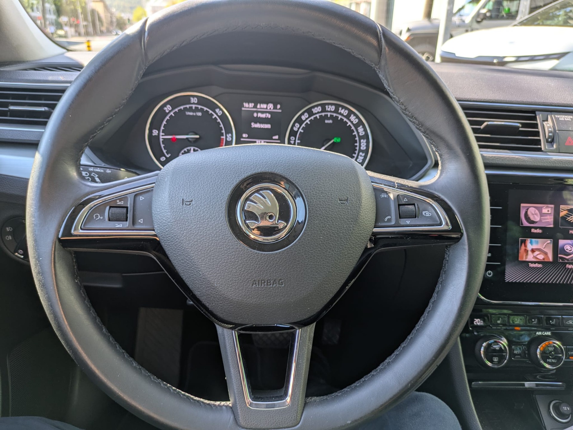 SKODA Superb Combi 2.0 TDi Ambition 4x4 DSG-image-17