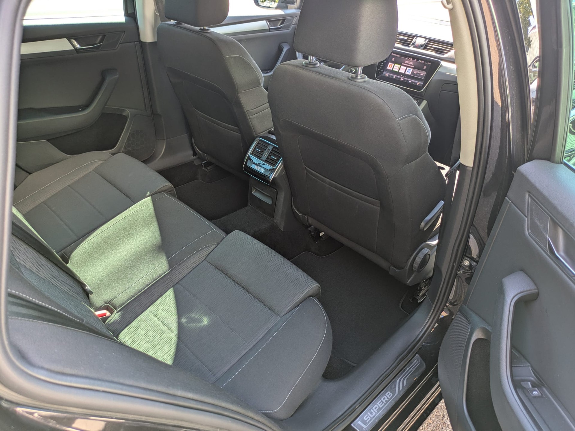 SKODA Superb Combi 2.0 TDi Ambition 4x4 DSG-image-12