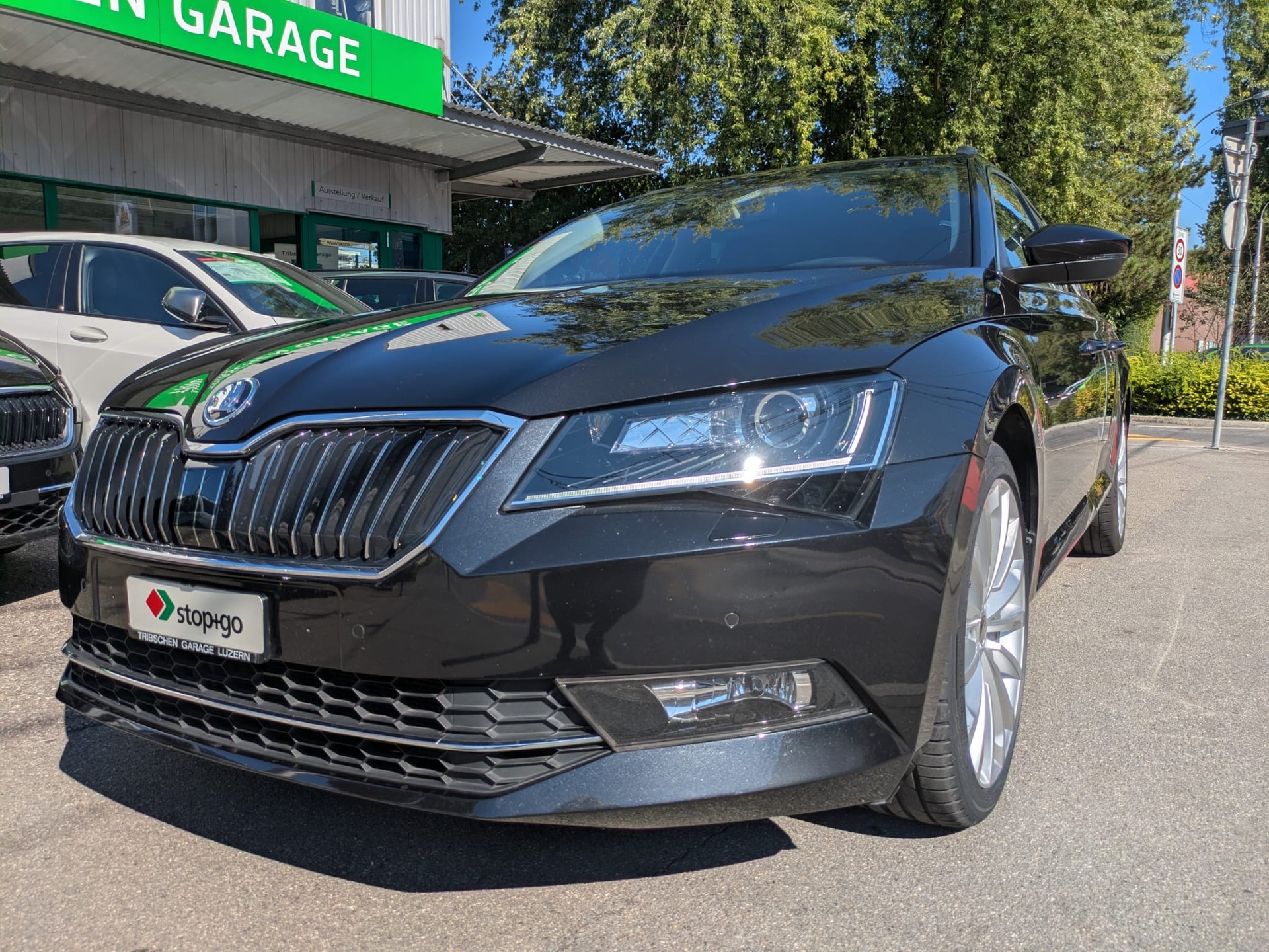 SKODA Superb Combi 2.0 TDi Ambition 4x4 DSG-image-0