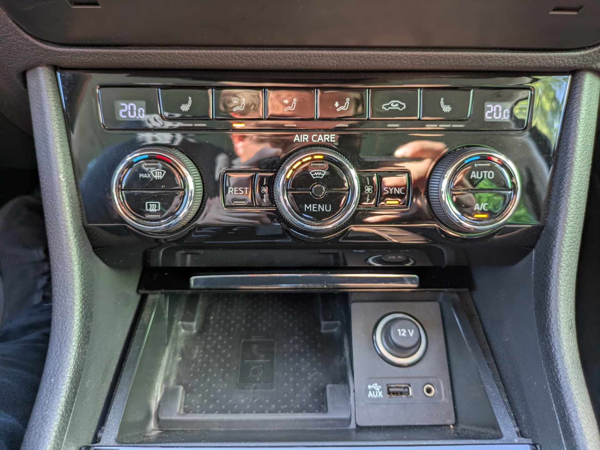 SKODA Superb Combi 2.0 TDi Ambition 4x4 DSG-image-22