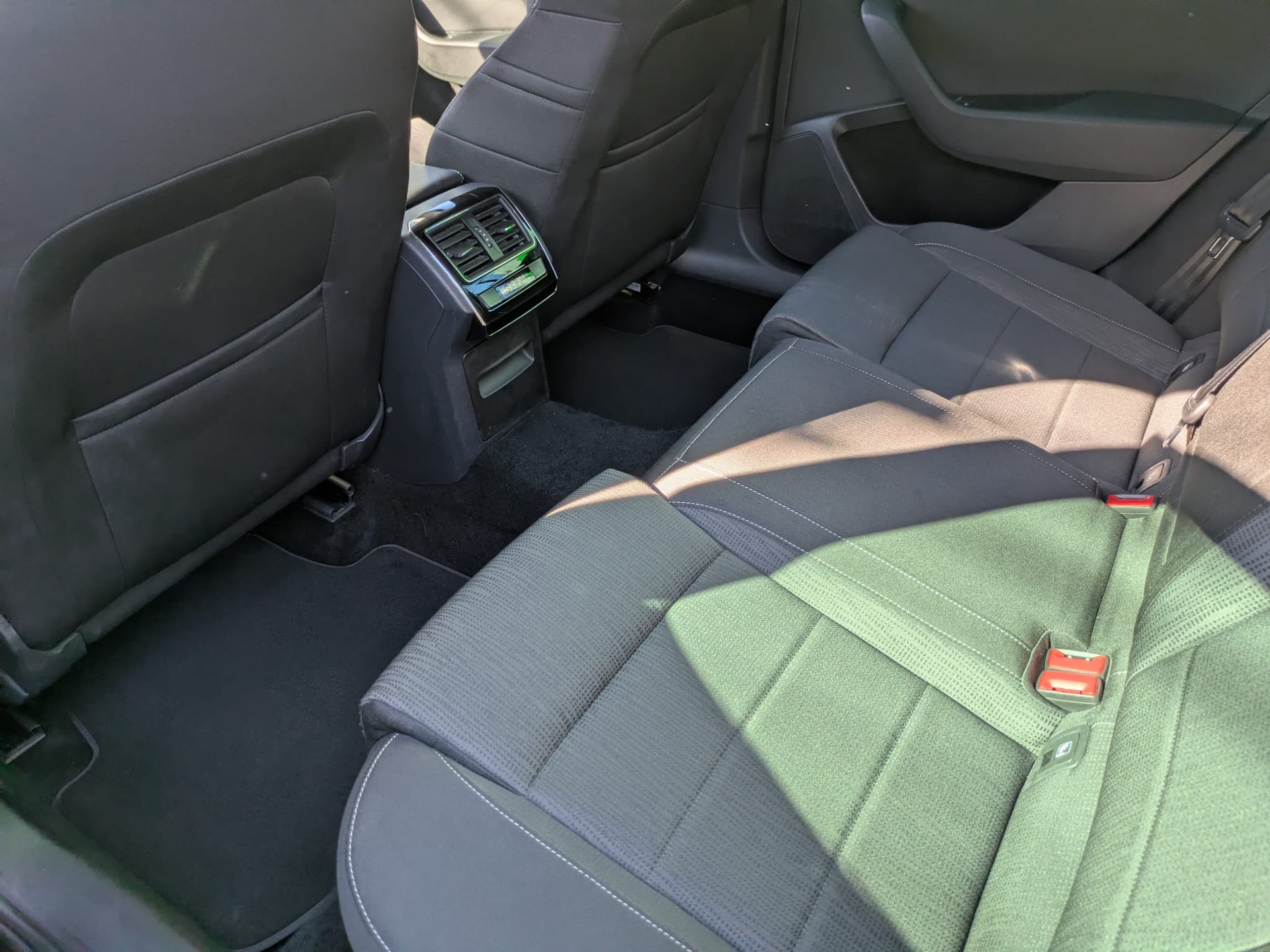 SKODA Superb Combi 2.0 TDi Ambition 4x4 DSG-image-13