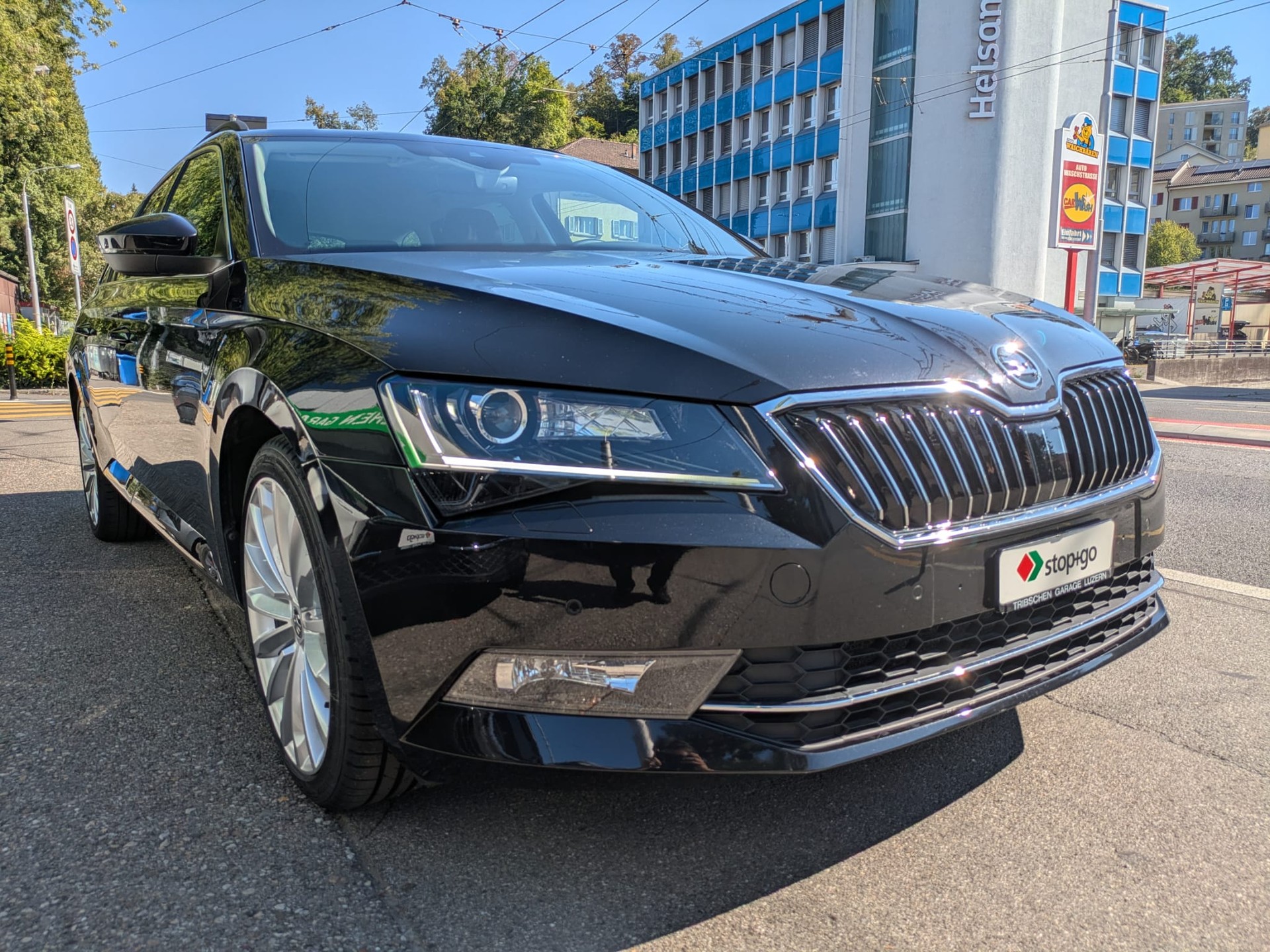 SKODA Superb Combi 2.0 TDi Ambition 4x4 DSG-image-1