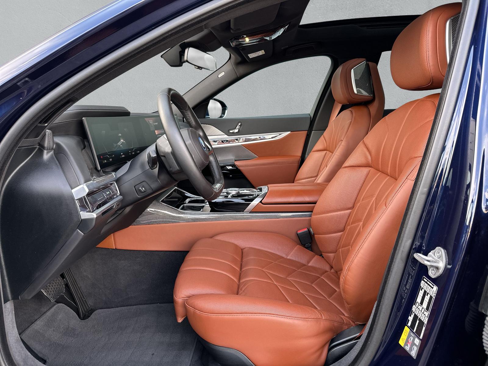BMW i7 xDrive60 (CH) AHK * TansanitBlau Mét * SOH TEST 96%-image-12