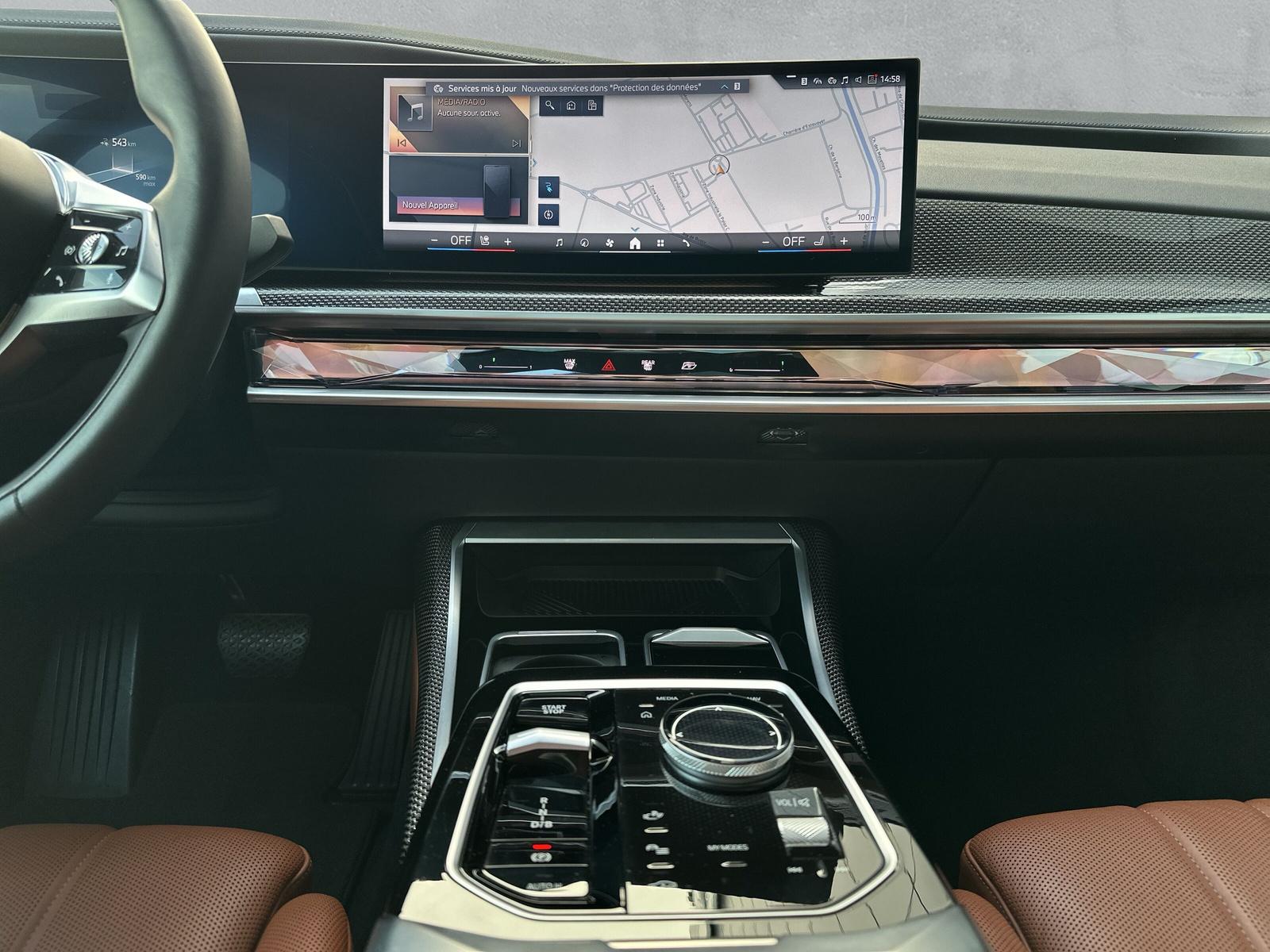 BMW i7 xDrive60 (CH) AHK * TansanitBlau Mét * SOH TEST 96%-image-18