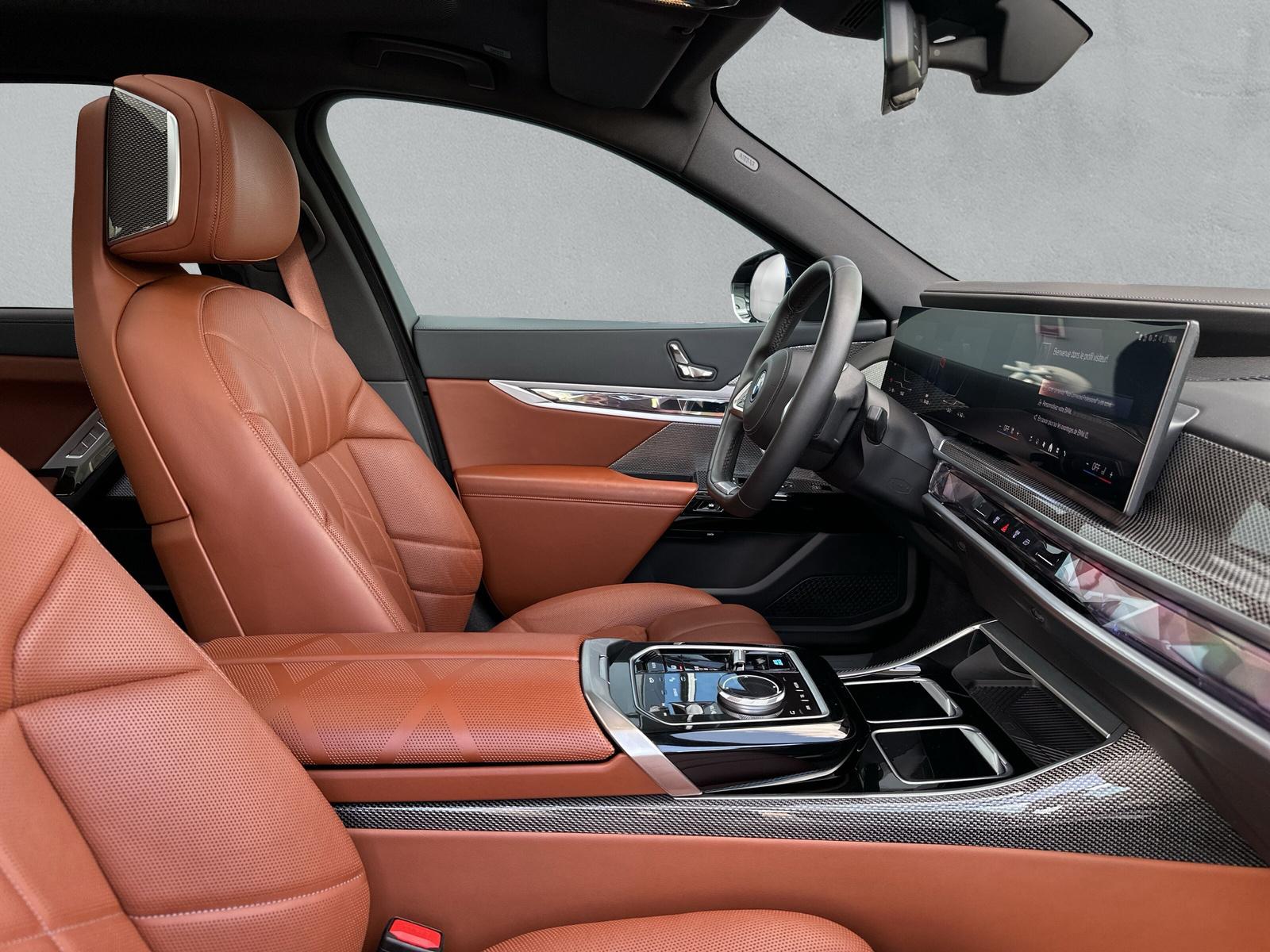 BMW i7 xDrive60 (CH) AHK * TansanitBlau Mét * SOH TEST 96%-image-14
