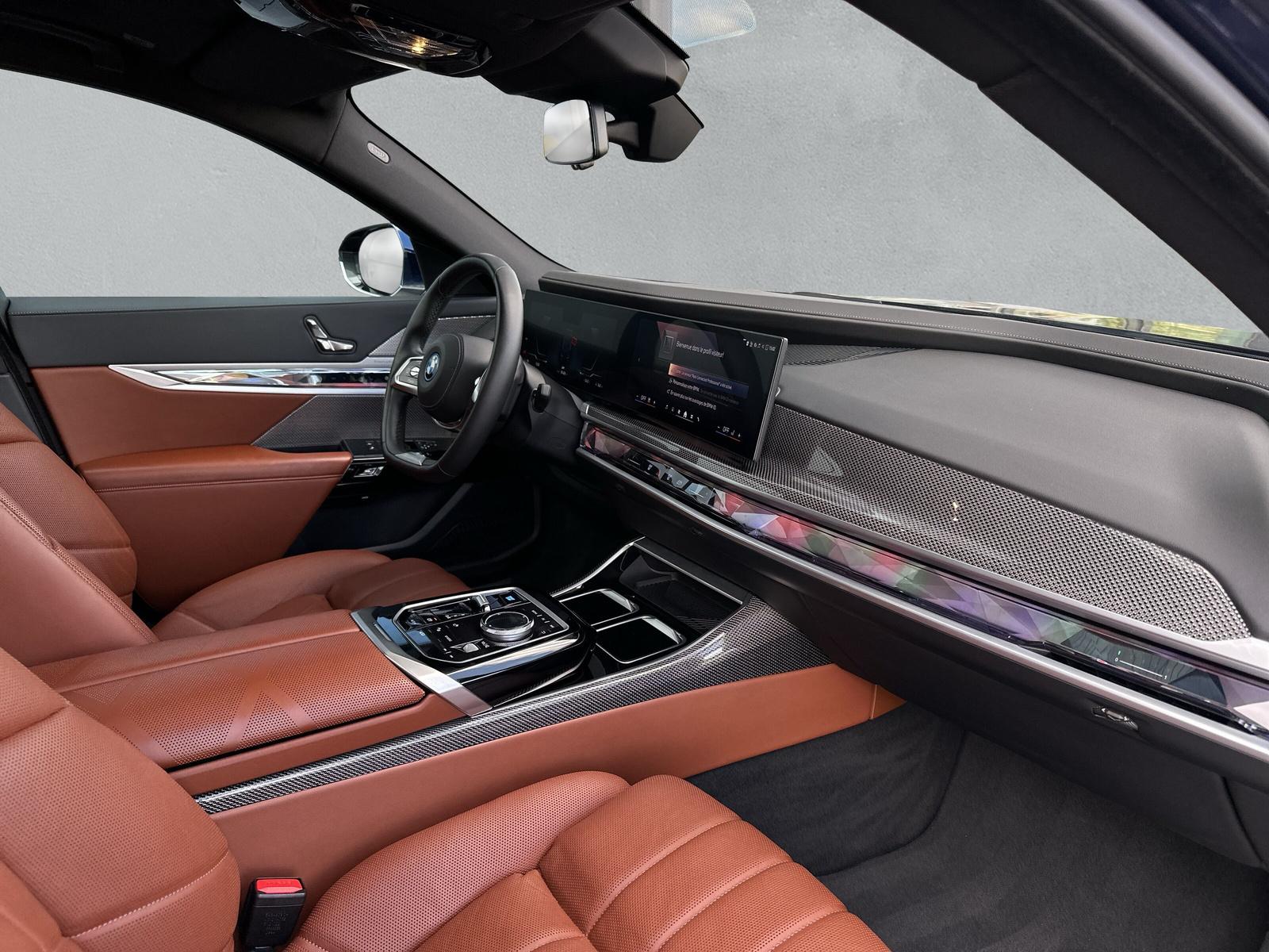 BMW i7 xDrive60 (CH) AHK * TansanitBlau Mét * SOH TEST 96%-image-15