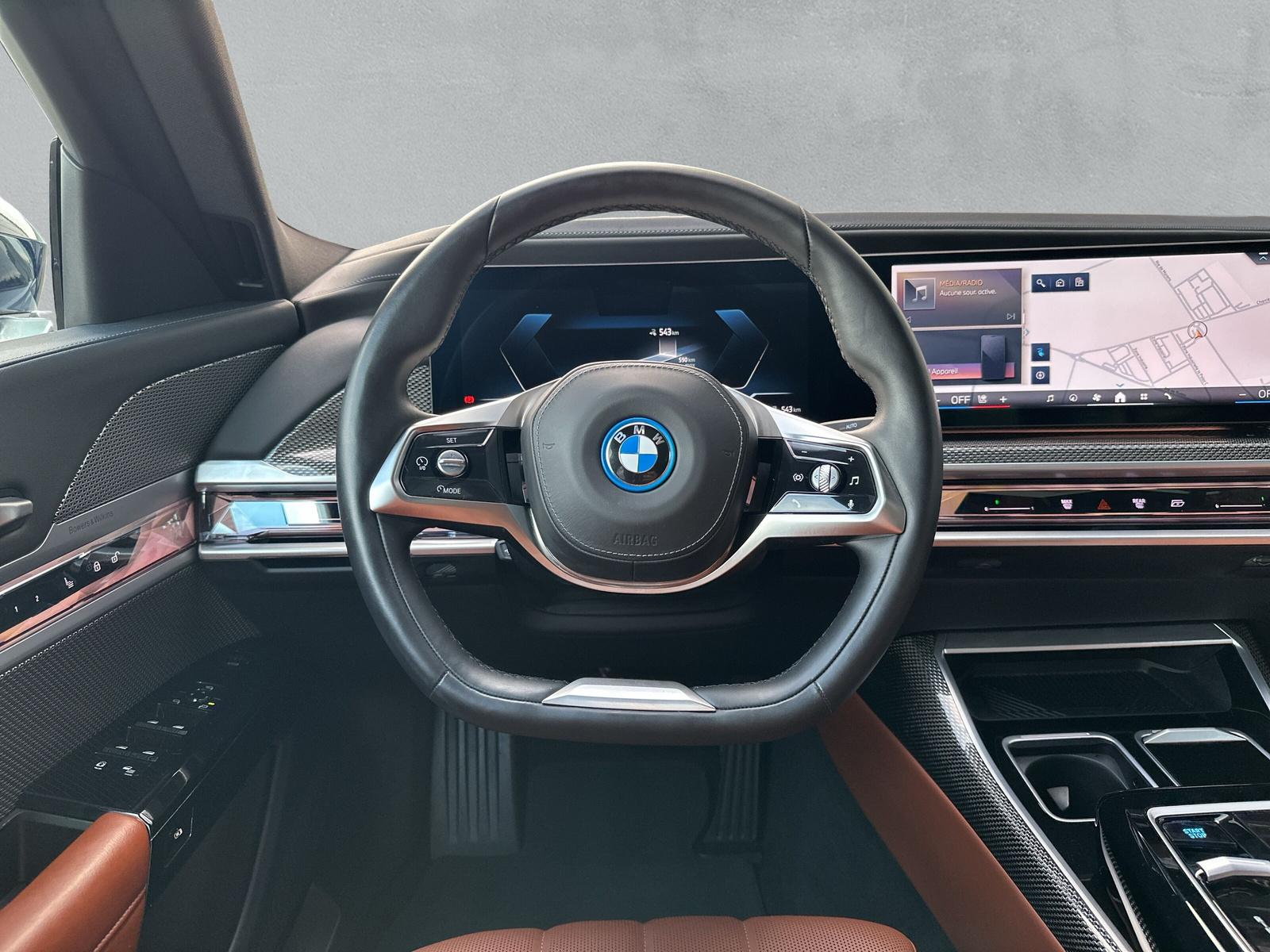 BMW i7 xDrive60 (CH) AHK * TansanitBlau Mét * SOH TEST 96%-image-21