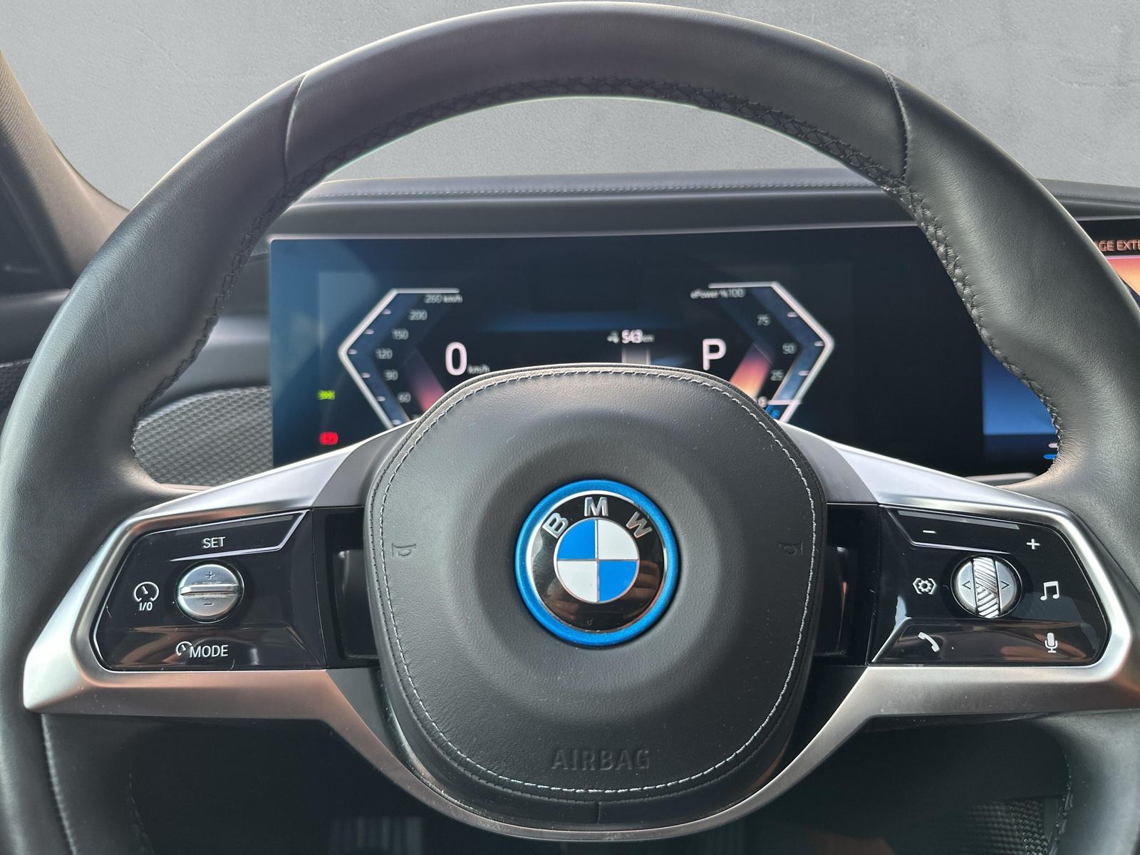 BMW i7 xDrive60 (CH) AHK * TansanitBlau Mét * SOH TEST 96%-image-23