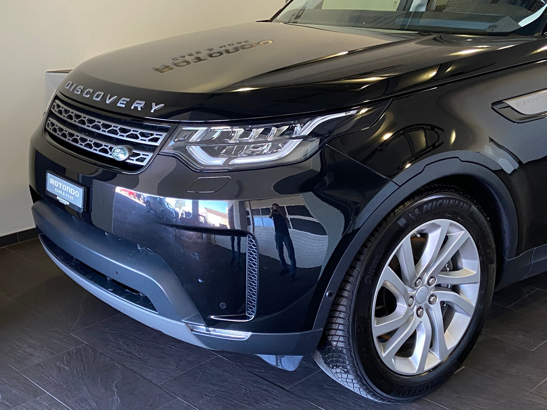 LAND ROVER Discovery 3.0 SDV6 SE Automatic-showroom-element-2