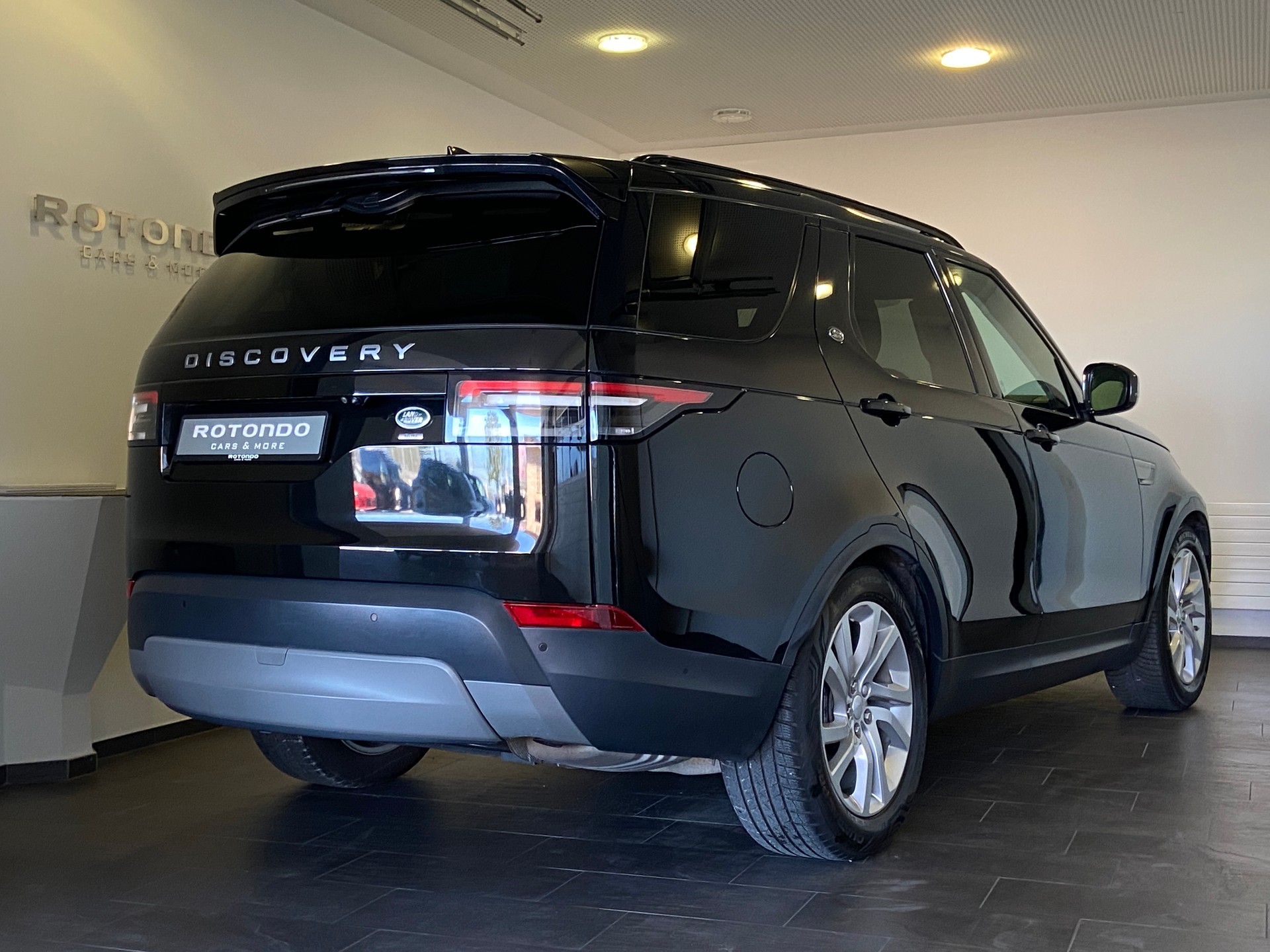LAND ROVER Discovery 3.0 SDV6 SE Automatic-showroom-element-1
