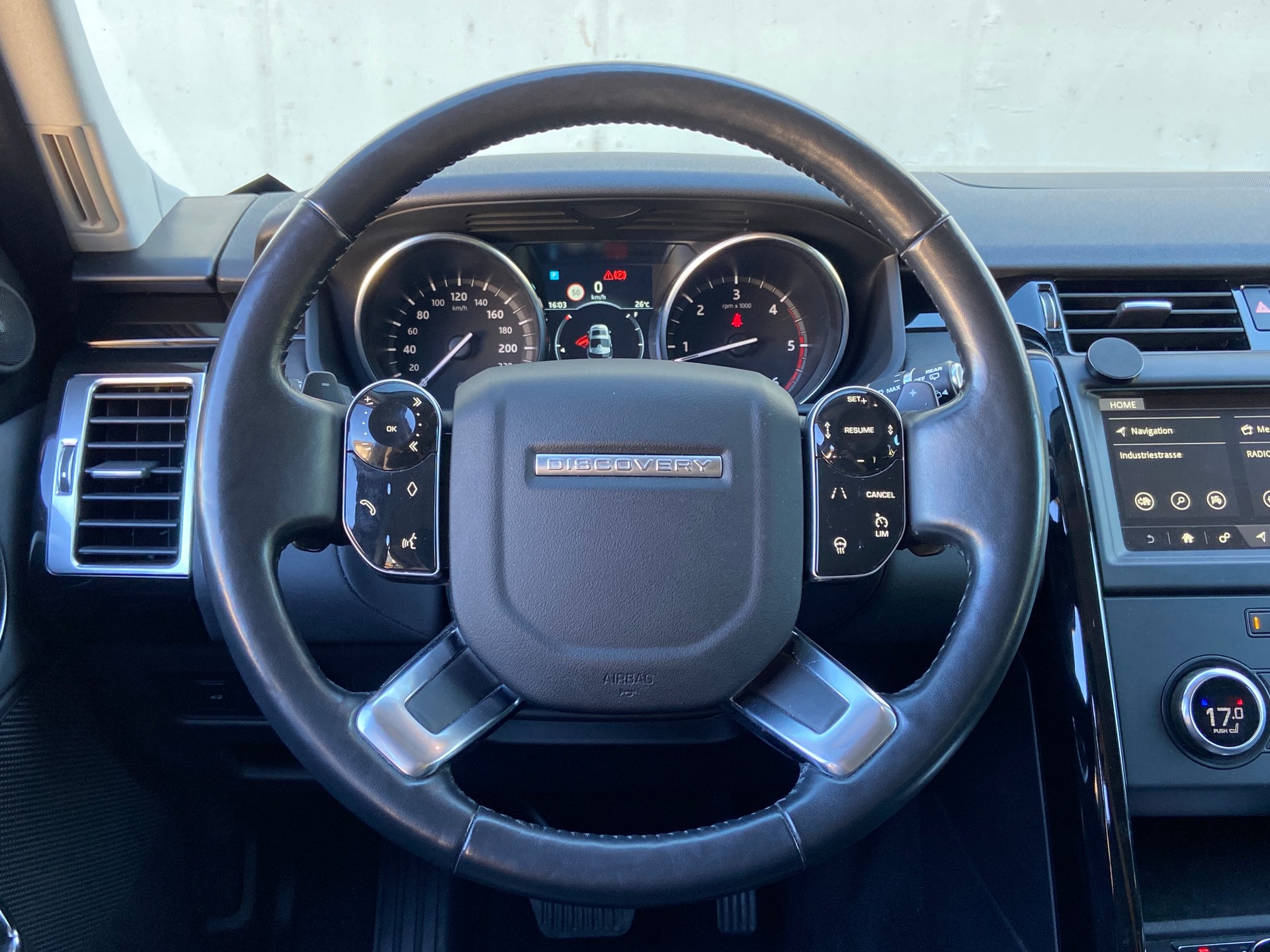 LAND ROVER Discovery 3.0 SDV6 SE Automatic-image-11