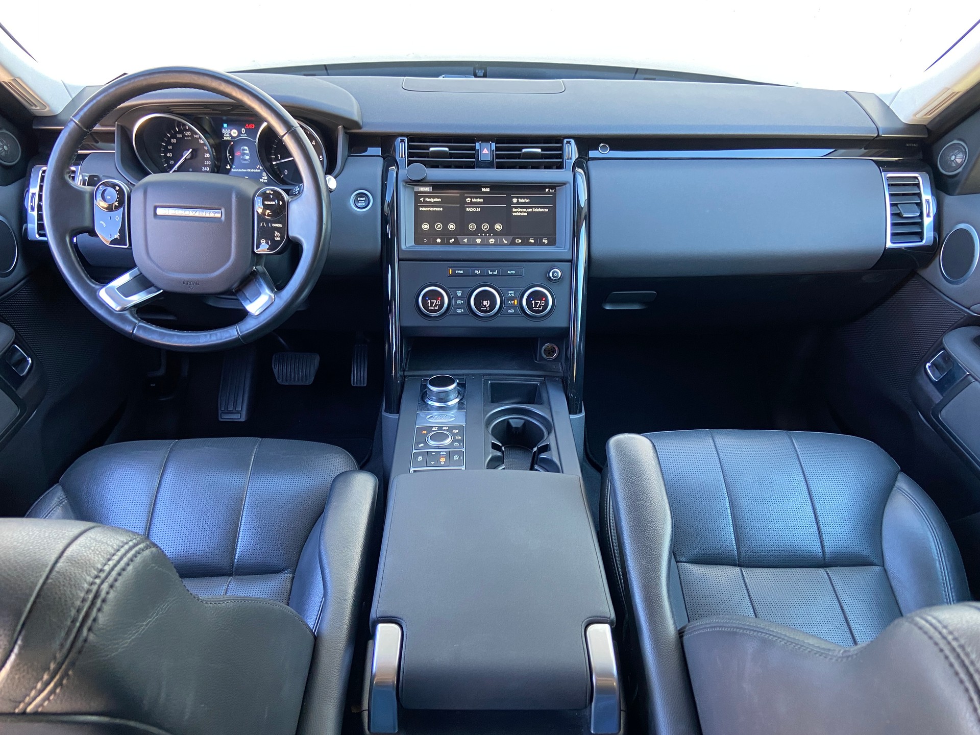 LAND ROVER Discovery 3.0 SDV6 SE Automatic-showroom-element-3
