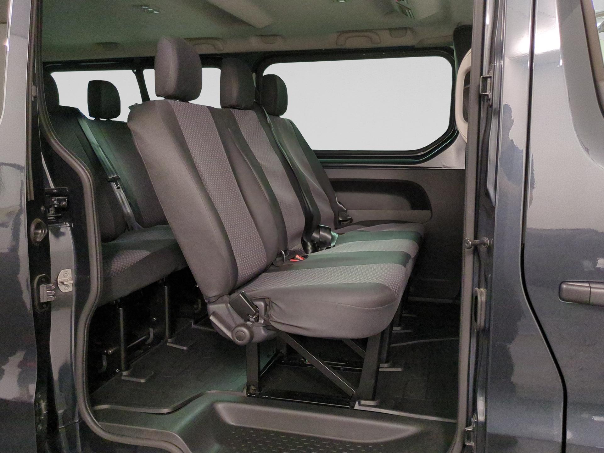 RENAULT Trafic Blue dCi 150 Passenger Techno-image-14