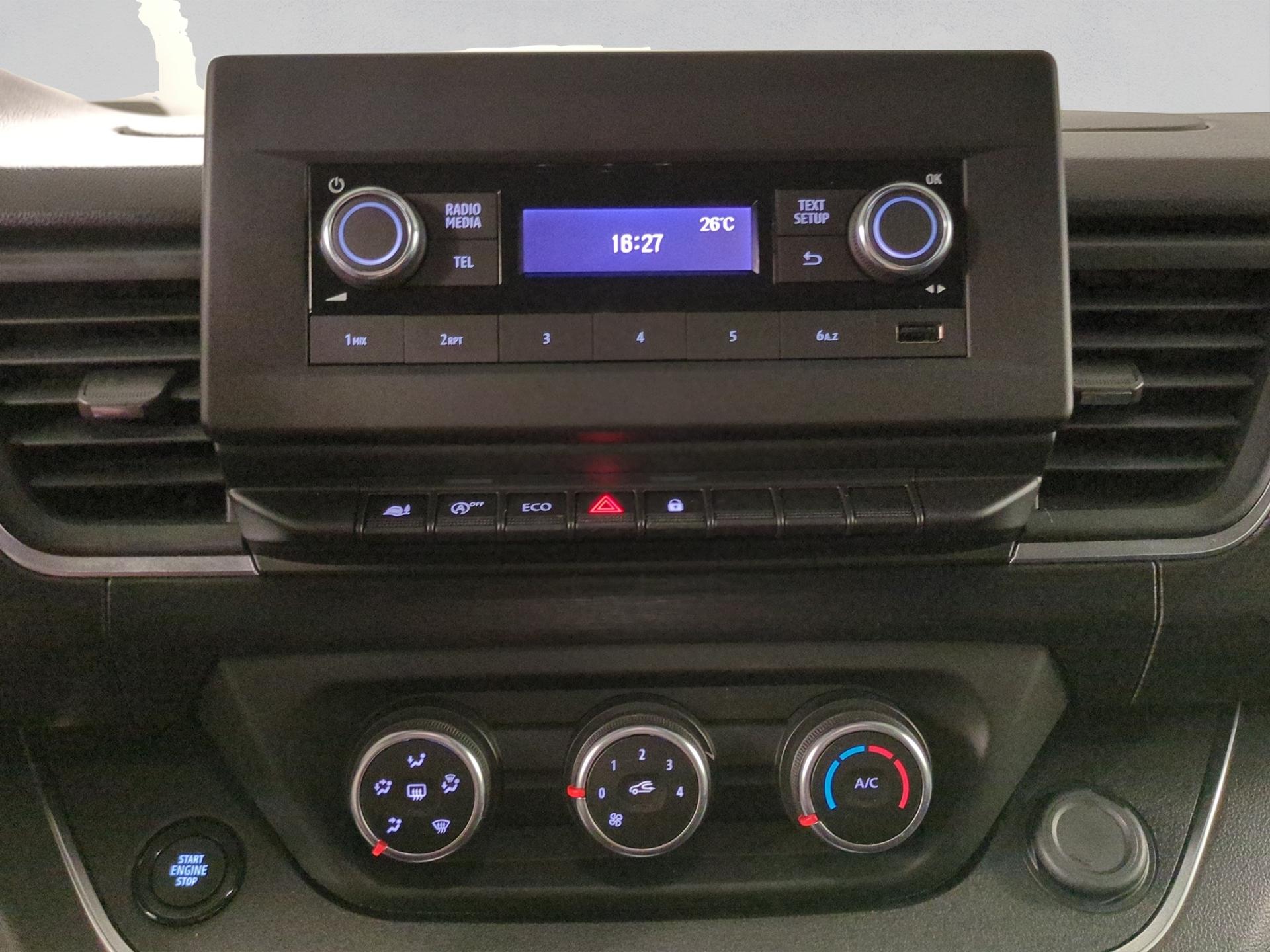 RENAULT Trafic Blue dCi 150 Passenger Techno-image-12