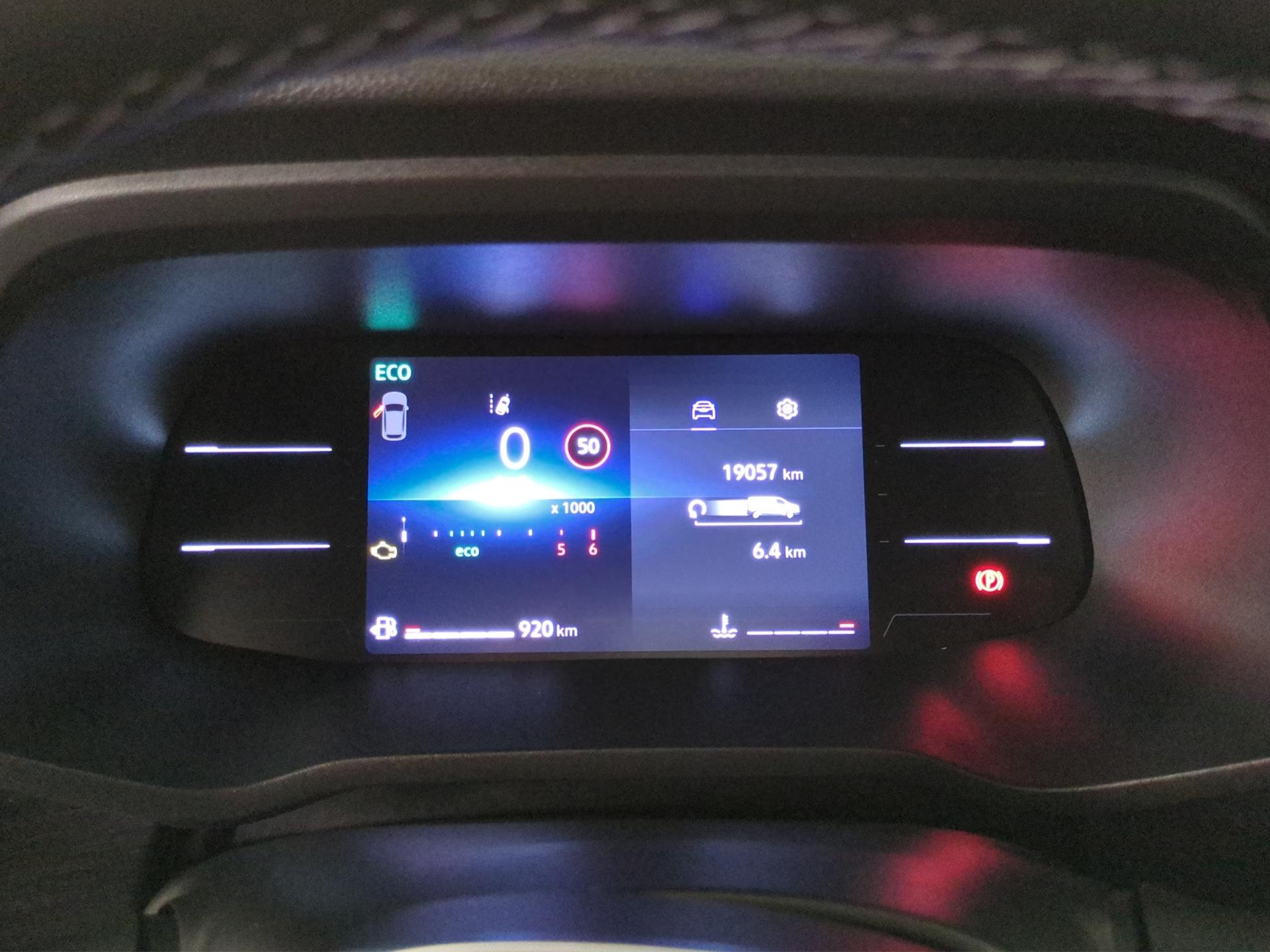 RENAULT Trafic Blue dCi 150 Passenger Techno-image-10