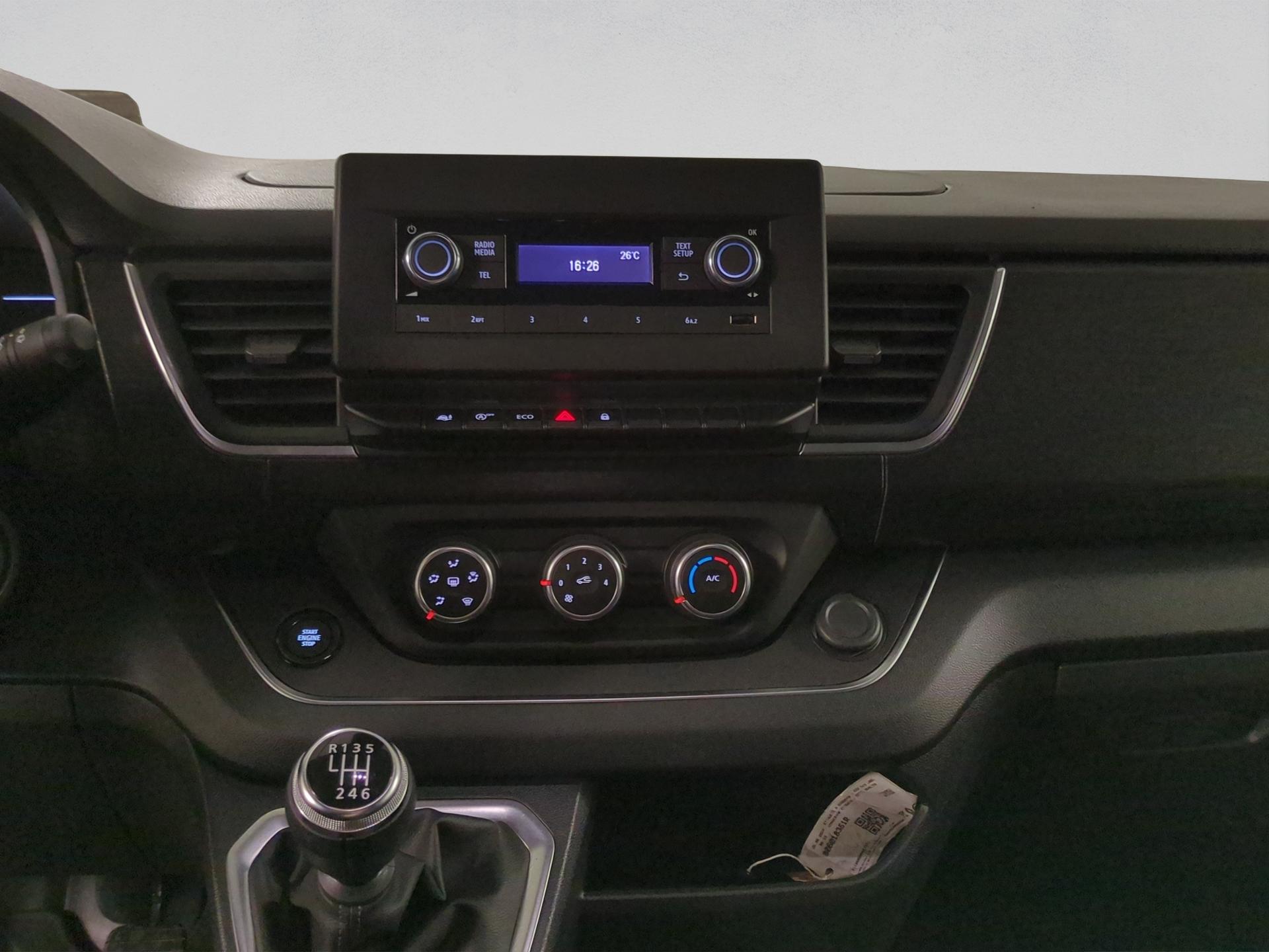 RENAULT Trafic Blue dCi 150 Passenger Techno-image-11