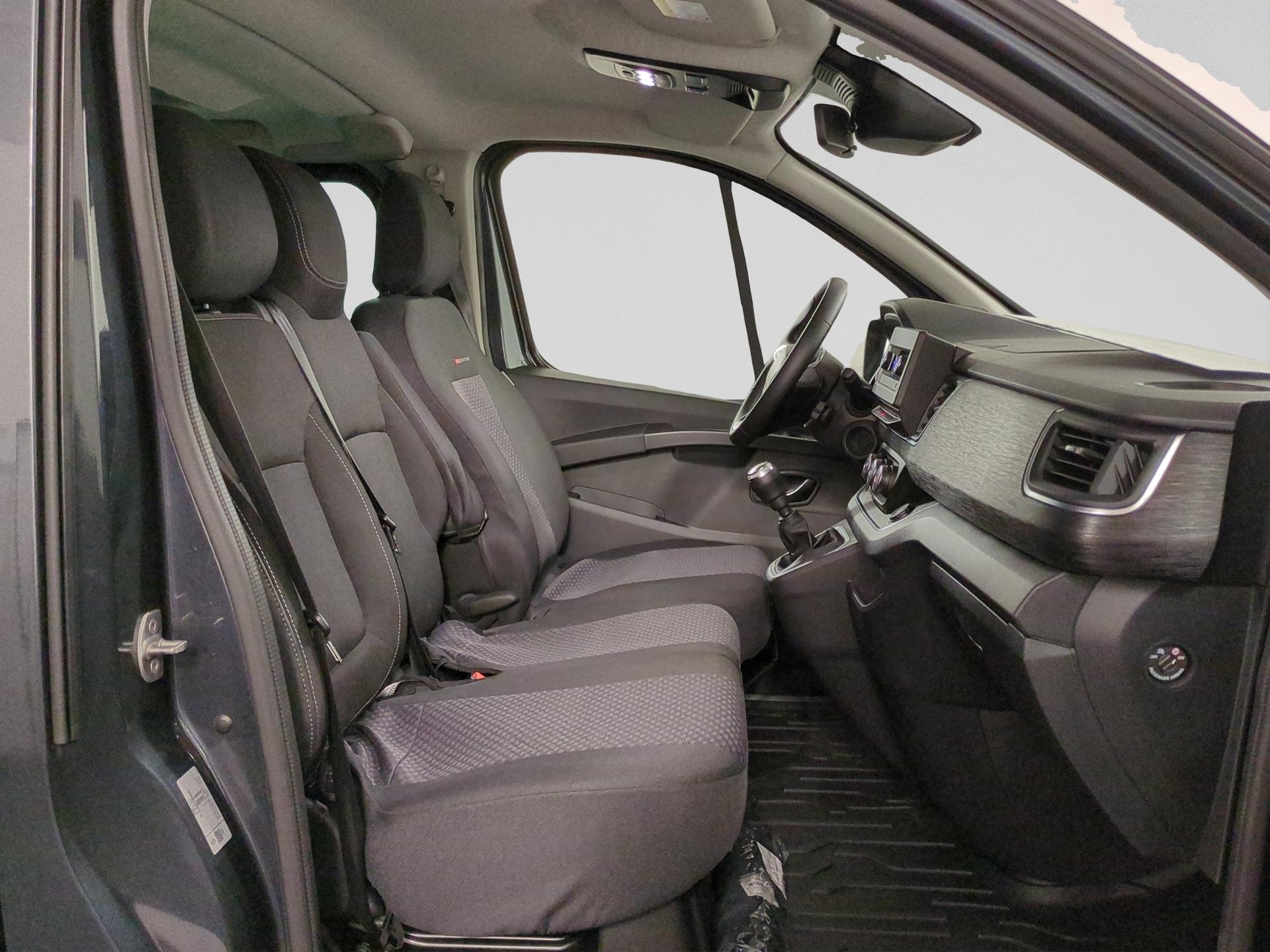 RENAULT Trafic Blue dCi 150 Passenger Techno-image-16