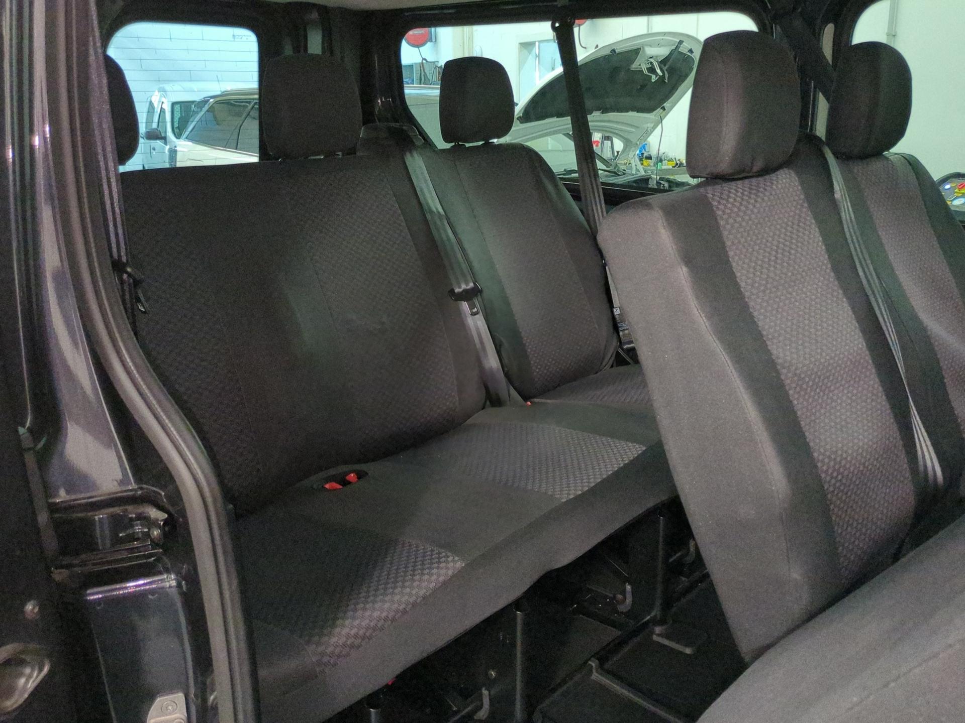 RENAULT Trafic Blue dCi 150 Passenger Techno-image-18