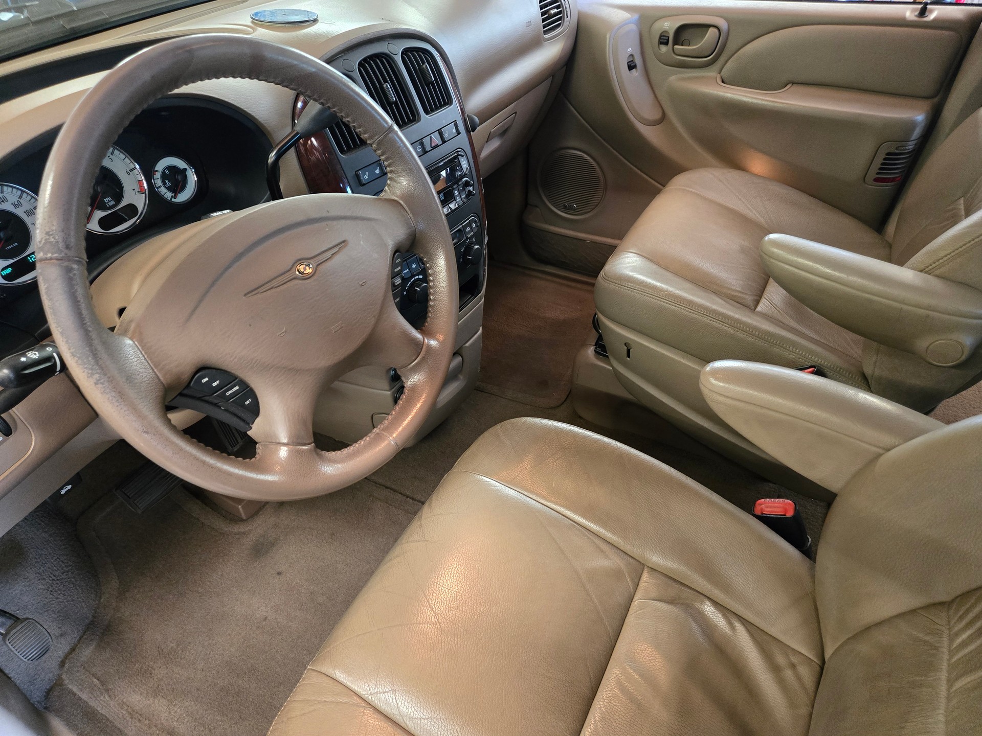CHRYSLER Grand Voyager 3.3 LX-image-4