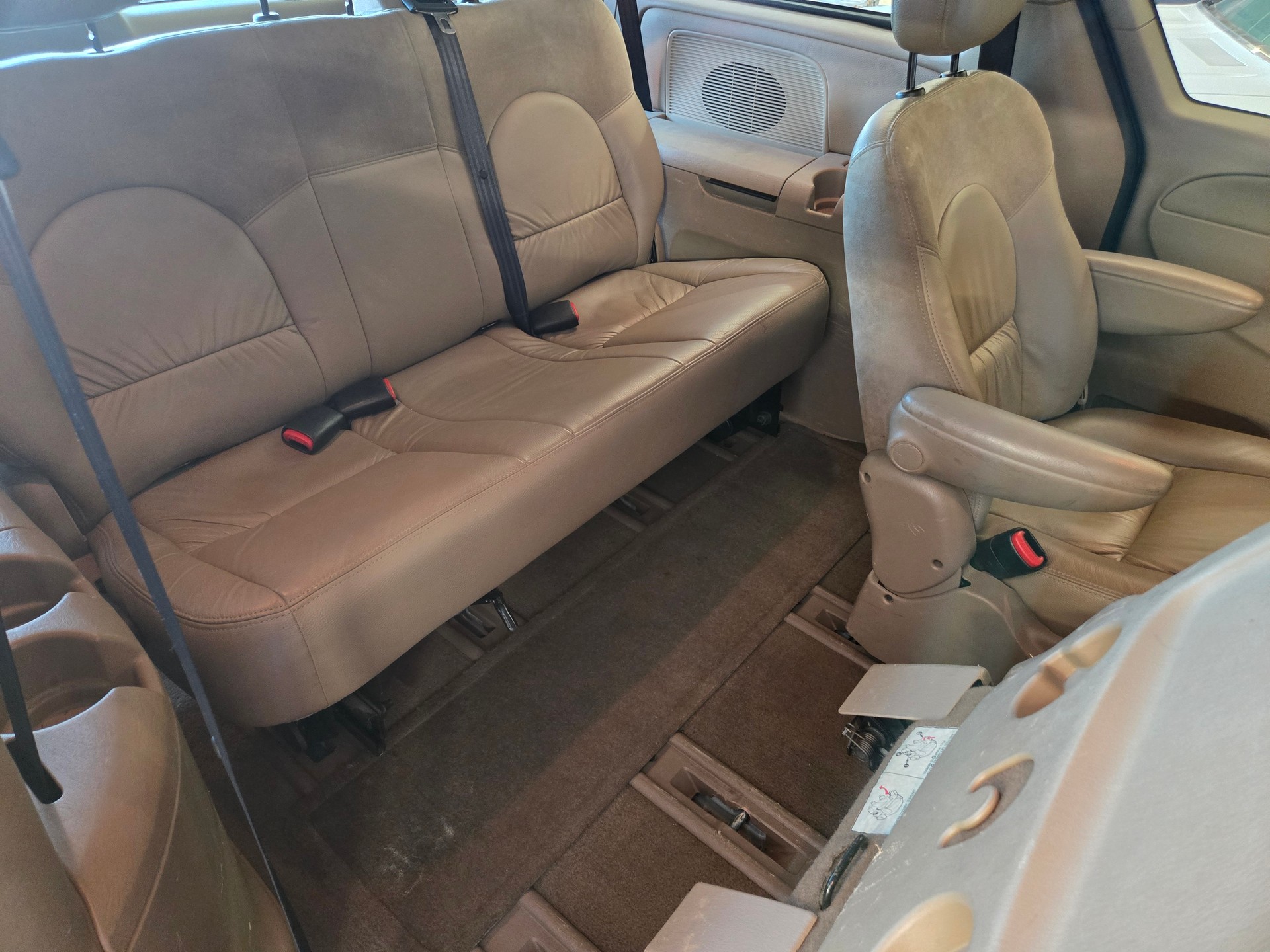 CHRYSLER Grand Voyager 3.3 LX-image-15