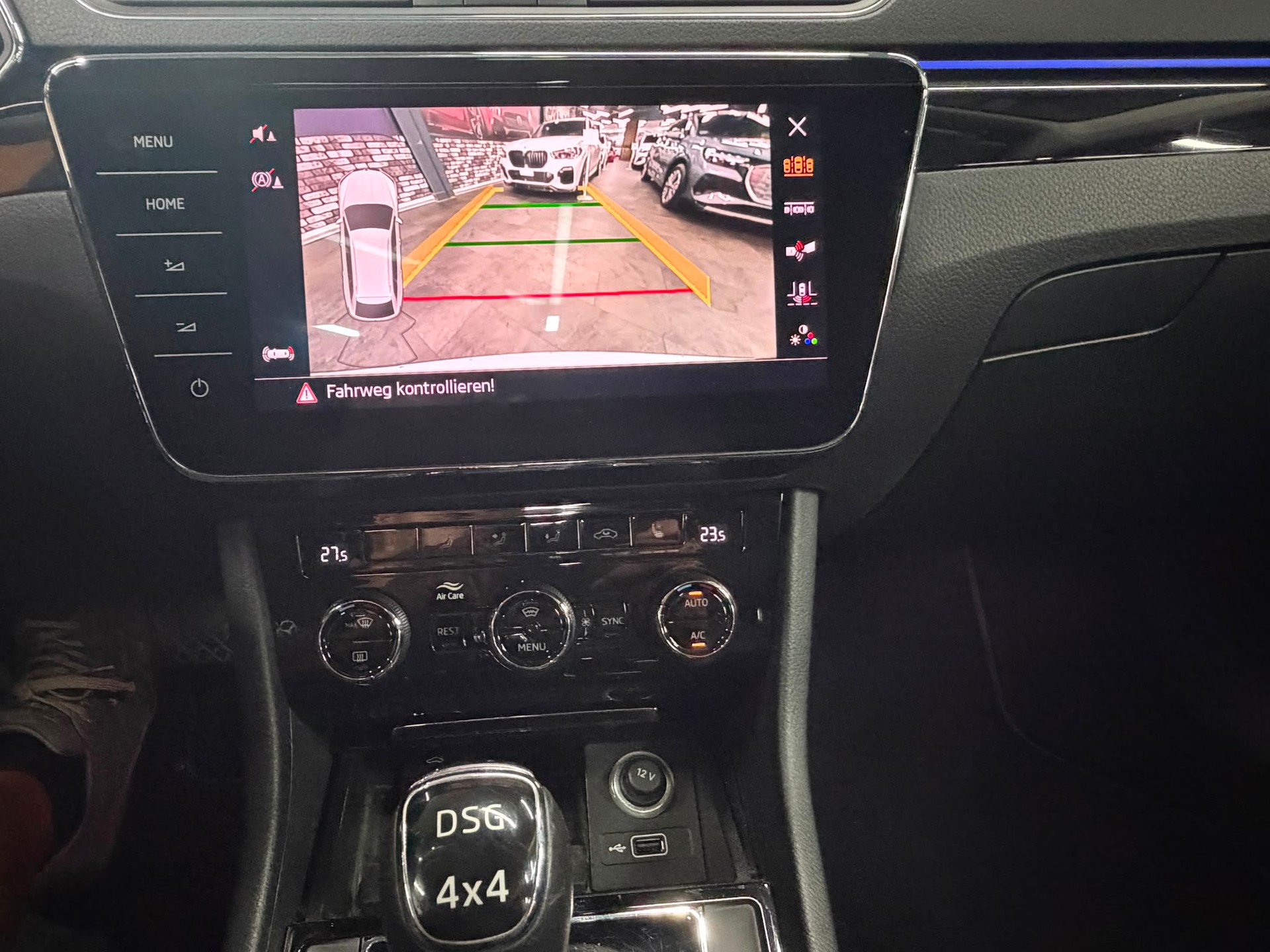 SKODA Superb Combi 2.0 TSI L&K 4x4 DSG-image-14
