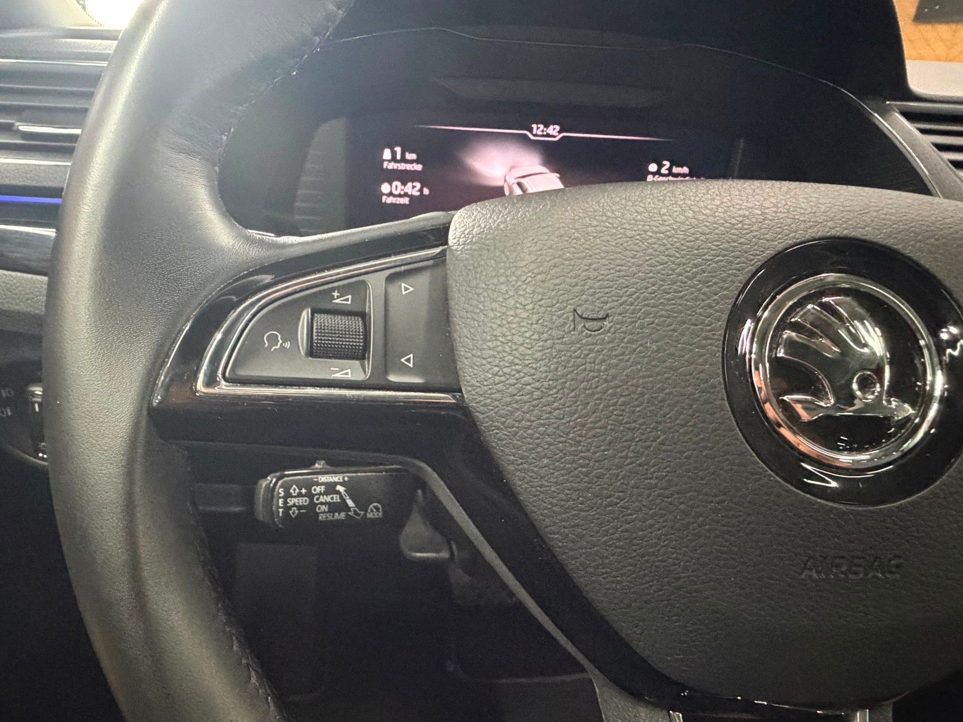 SKODA Superb Combi 2.0 TSI L&K 4x4 DSG-image-17