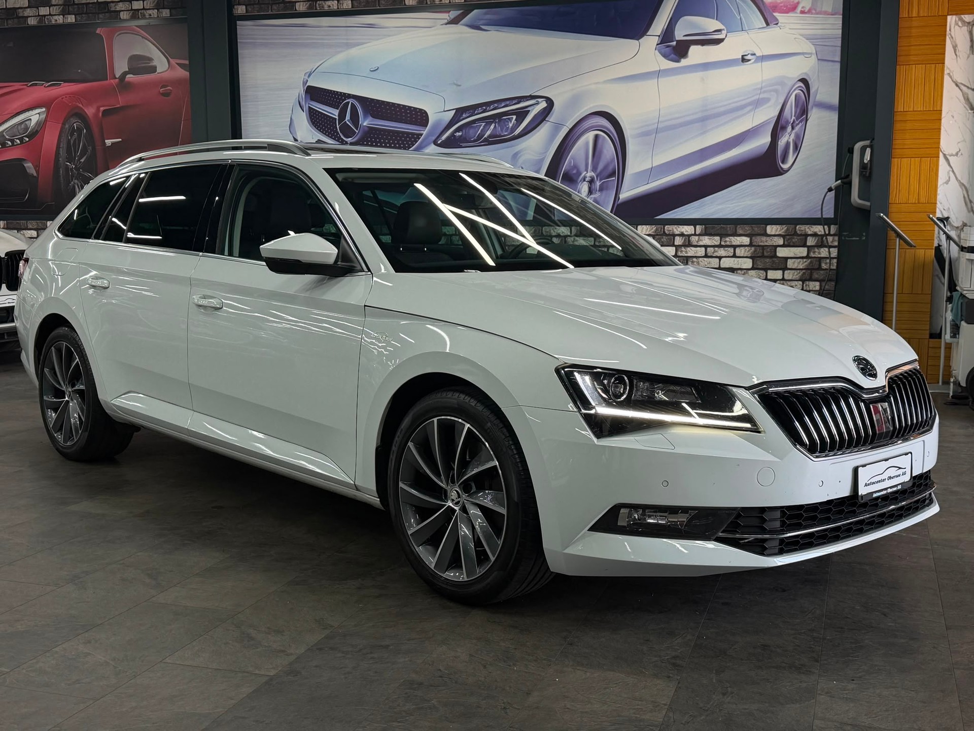 SKODA Superb Combi 2.0 TSI L&K 4x4 DSG-image-9