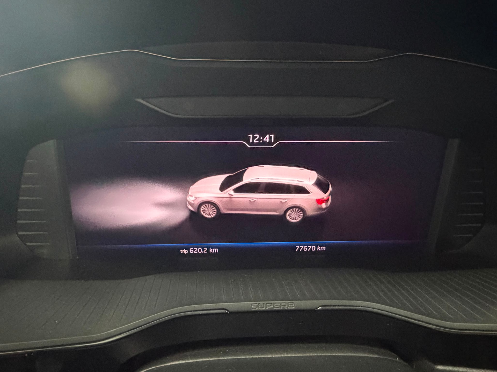 SKODA Superb Combi 2.0 TSI L&K 4x4 DSG-image-16