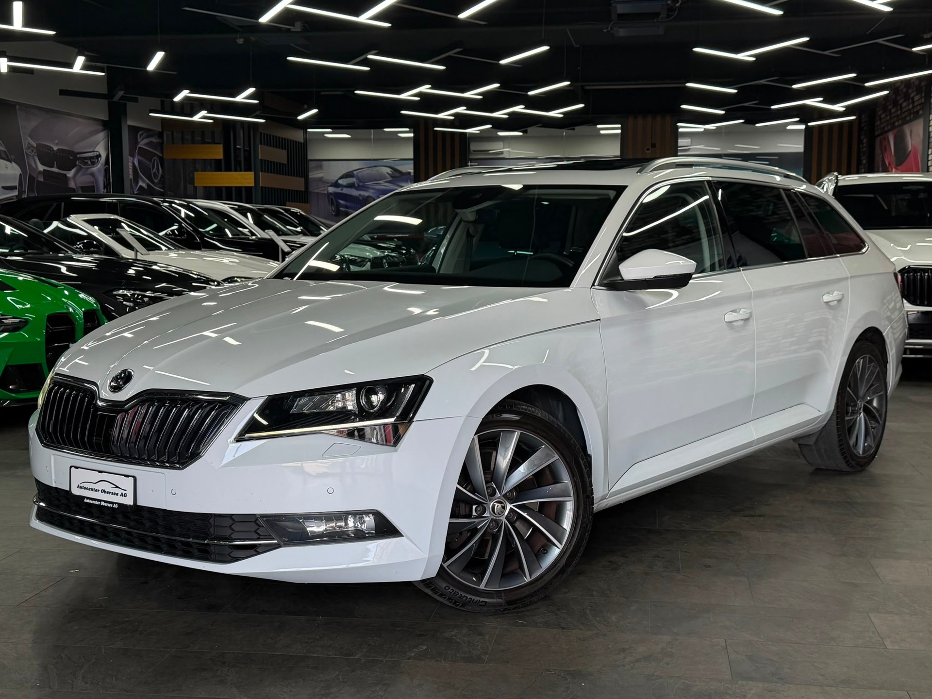 SKODA Superb Combi 2.0 TSI L&K 4x4 DSG-image-2