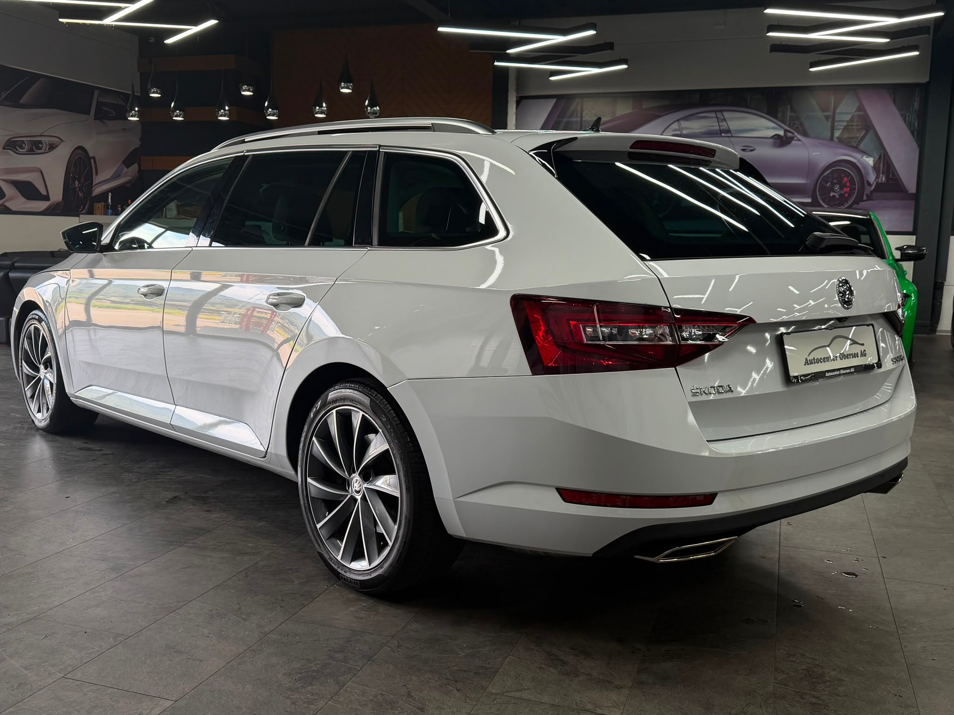 SKODA Superb Combi 2.0 TSI L&K 4x4 DSG-image-6