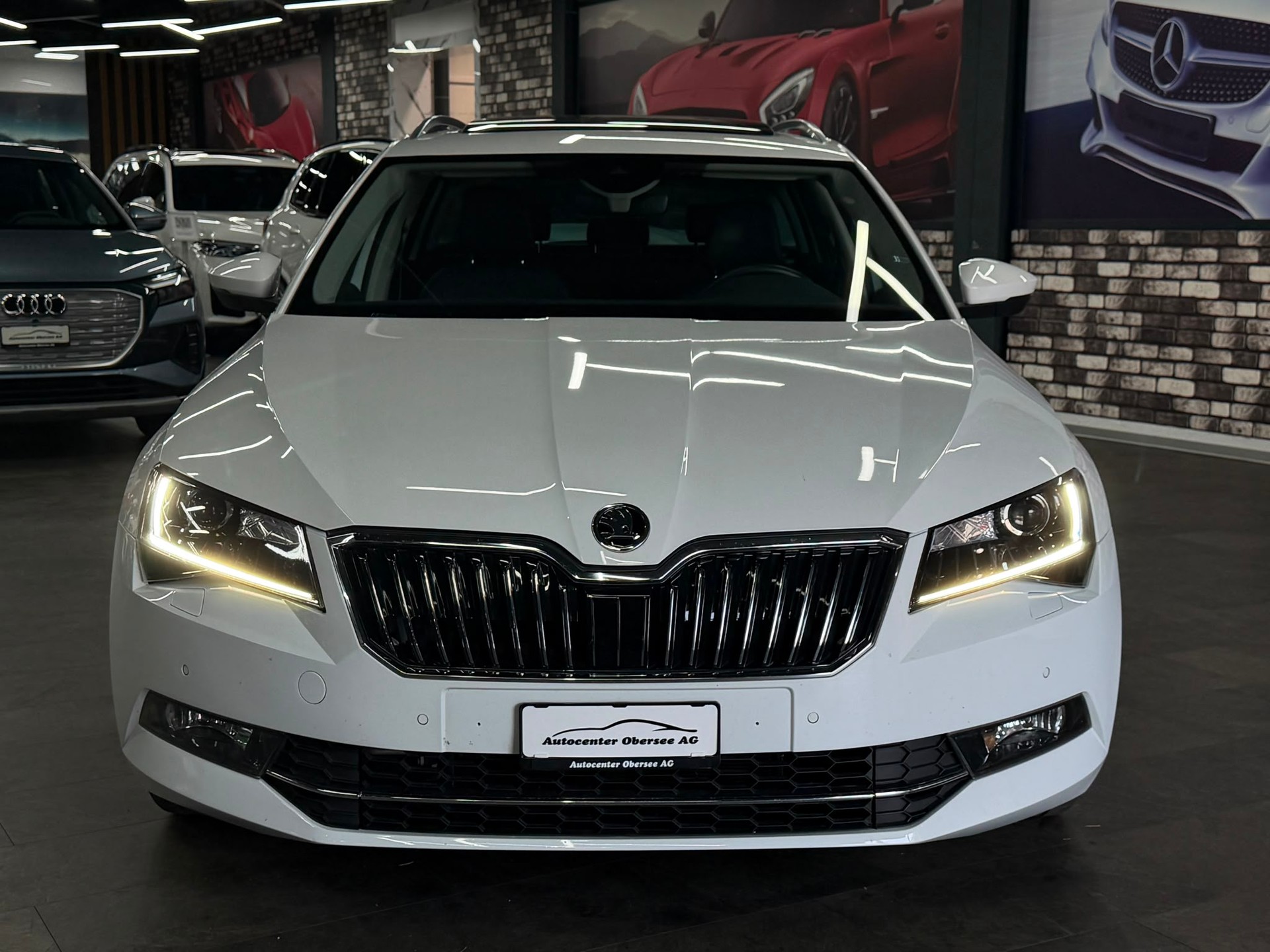 SKODA Superb Combi 2.0 TSI L&K 4x4 DSG-image-1