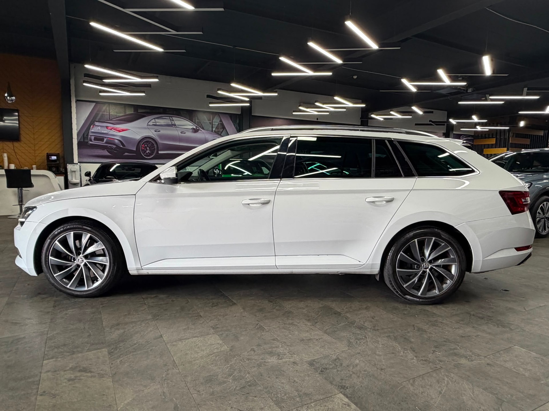 SKODA Superb Combi 2.0 TSI L&K 4x4 DSG-image-7