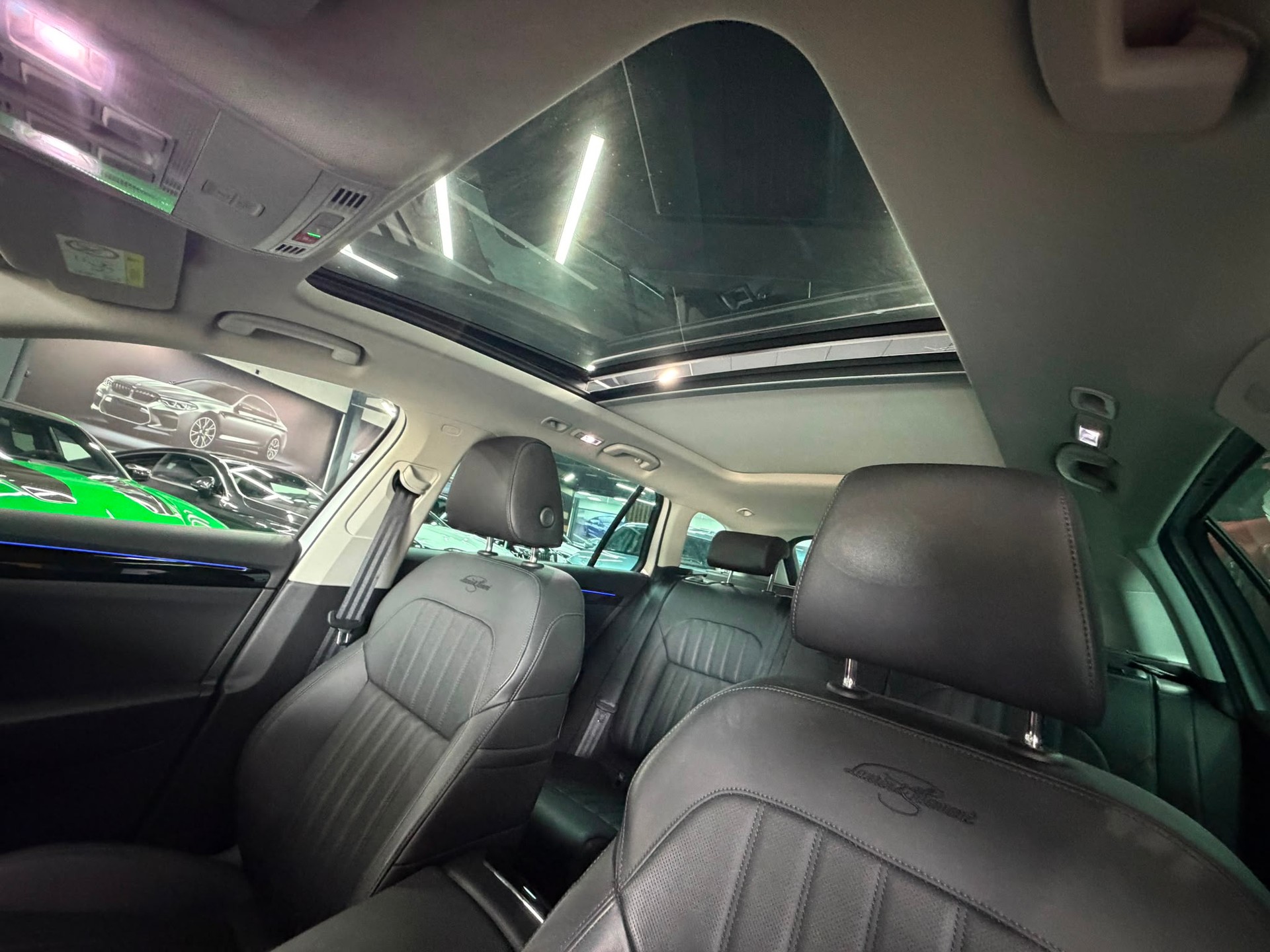 SKODA Superb Combi 2.0 TSI L&K 4x4 DSG-image-11