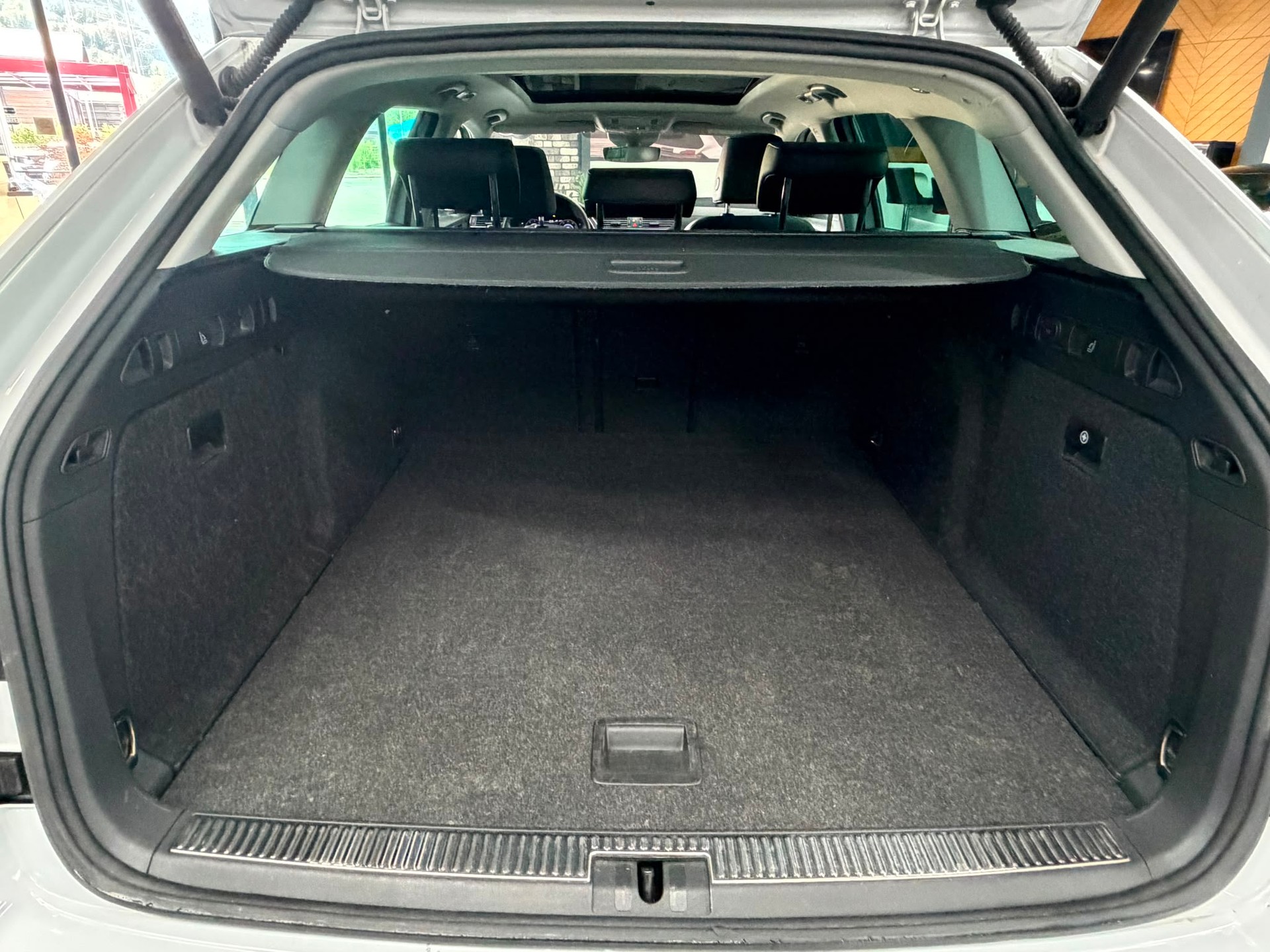 SKODA Superb Combi 2.0 TSI L&K 4x4 DSG-image-21