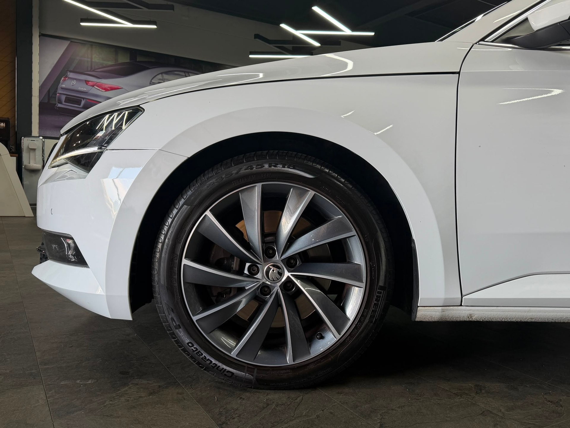 SKODA Superb Combi 2.0 TSI L&K 4x4 DSG-image-8