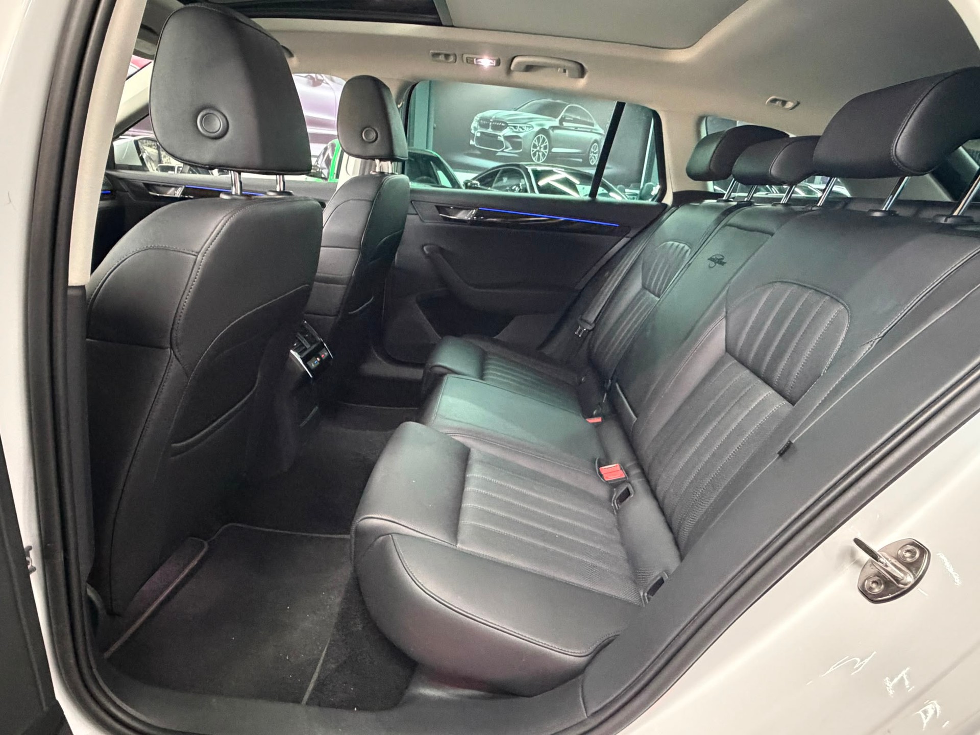 SKODA Superb Combi 2.0 TSI L&K 4x4 DSG-image-20