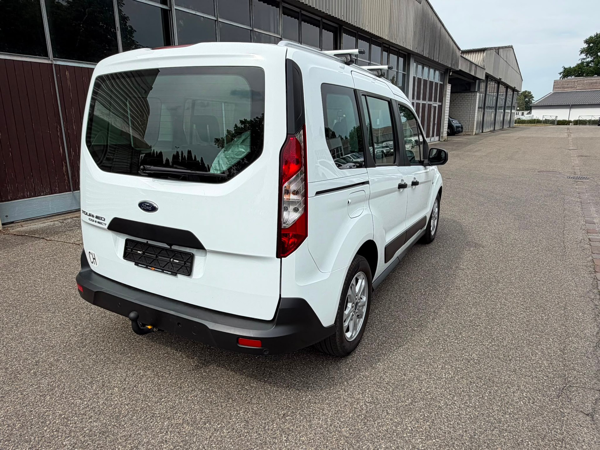 FORD Tourneo Connect 1.5 EcoBlue Trend Automat-image-2