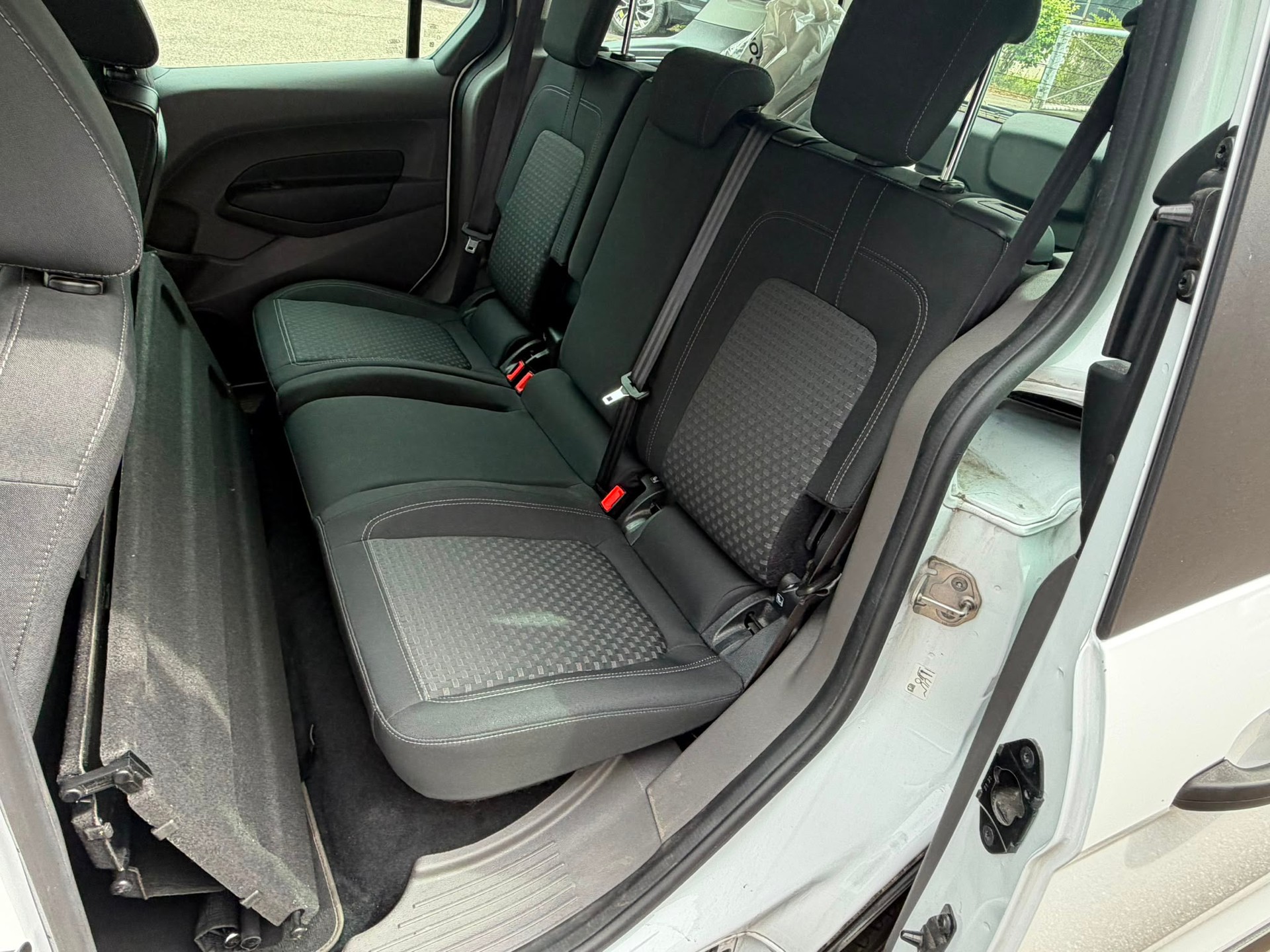 FORD Tourneo Connect 1.5 EcoBlue Trend Automat-image-9