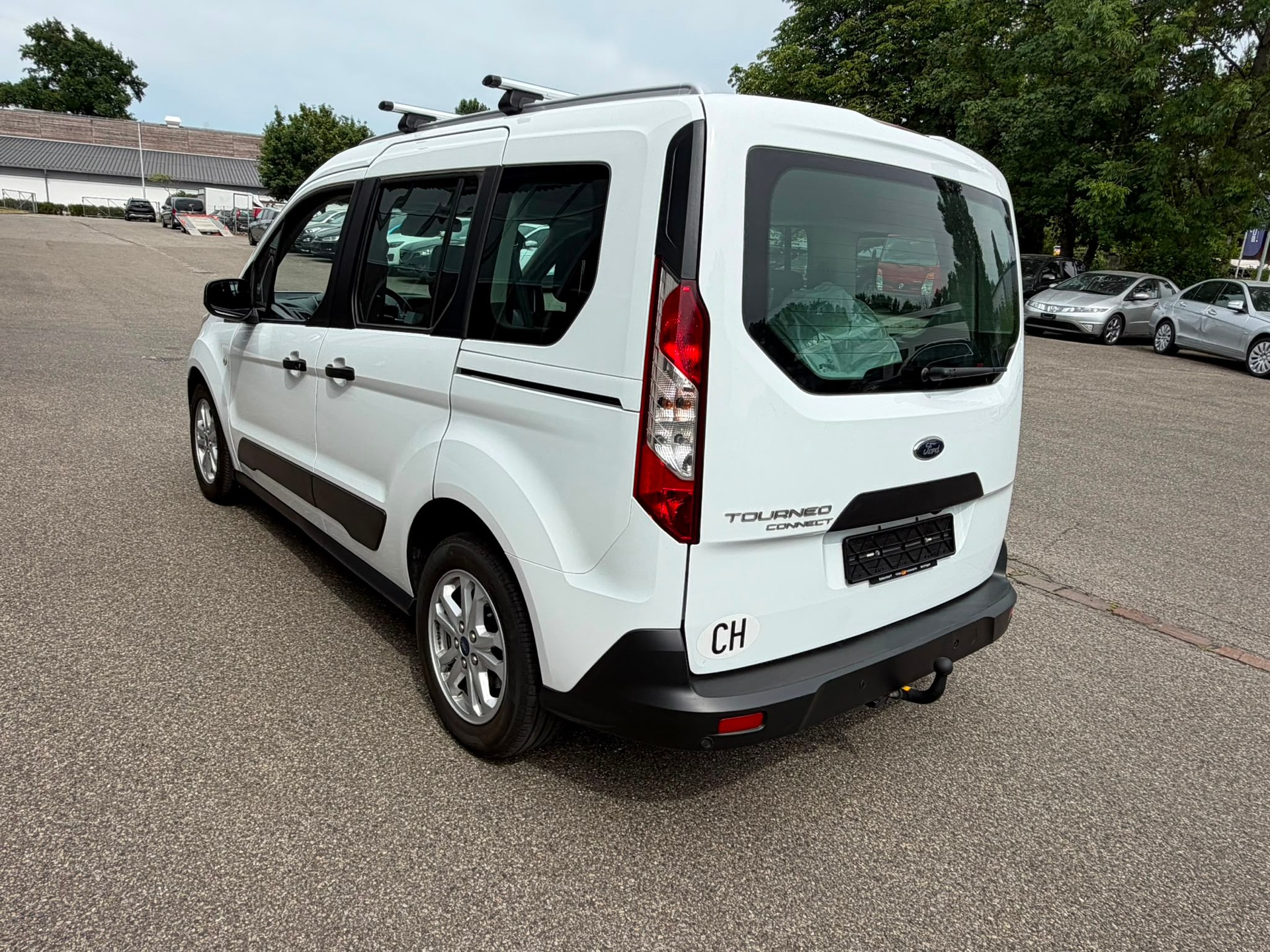 FORD Tourneo Connect 1.5 EcoBlue Trend Automat-image-1