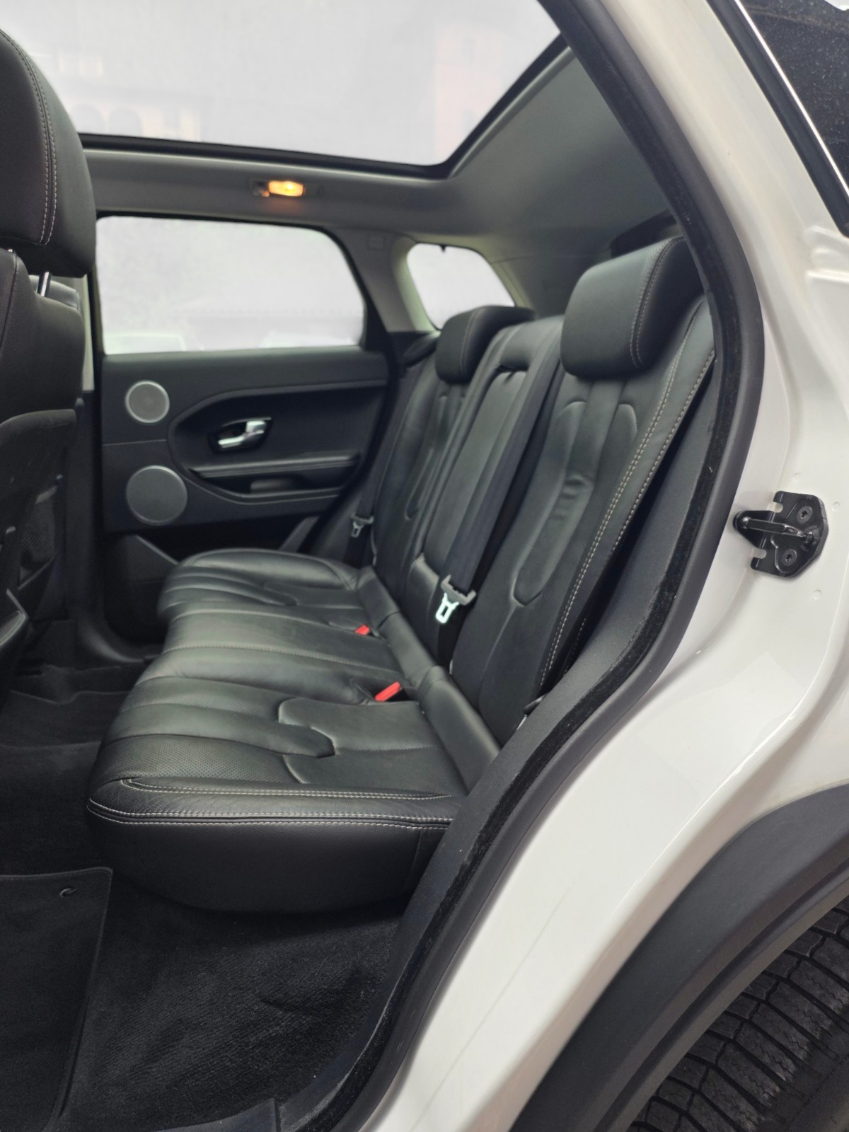 LAND ROVER Range Rover Evoque 2.2 SD4 Prestige AT9-image-14